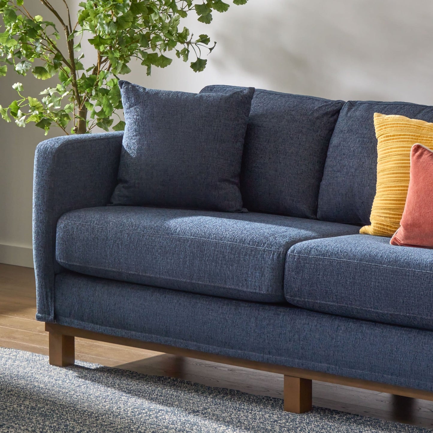Canapé Brookside Kay avec base en bois rembourrée