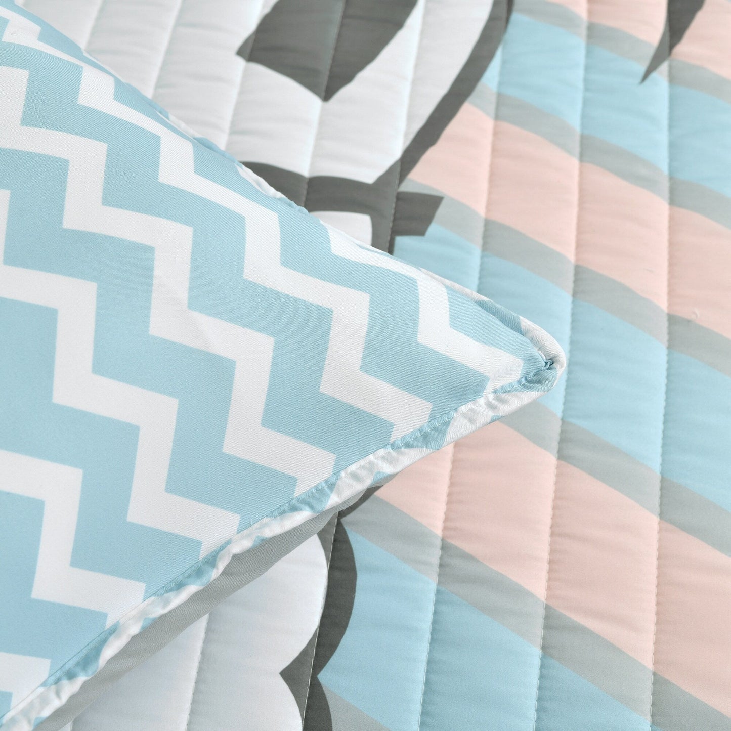 Lush Decor Cool as Llama Reversible Quilt Set