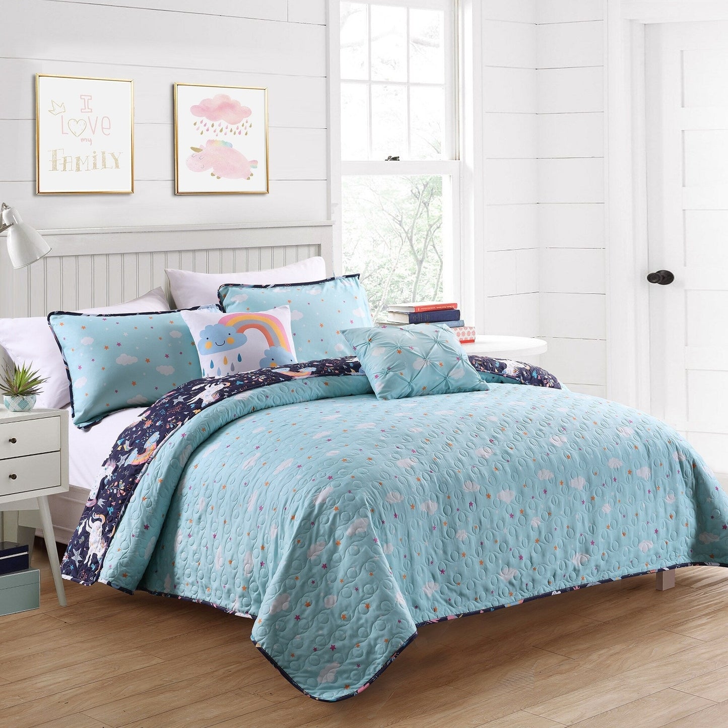 Porch & Den Marguerite Unicorn/ Heart Pattern Quilt Set