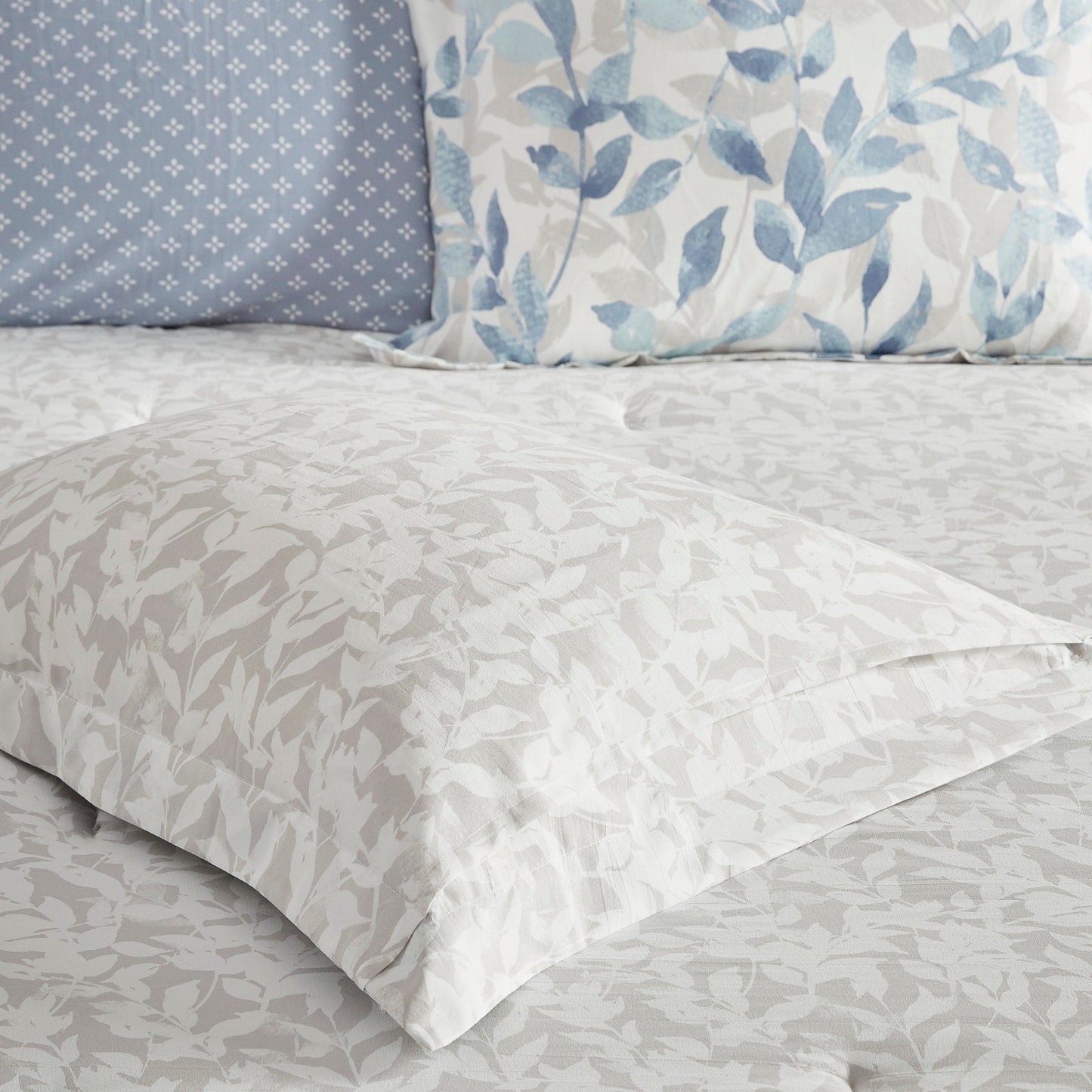 Madison Park Essentials Thelma Reversible Comforter Set with Bed Sheets