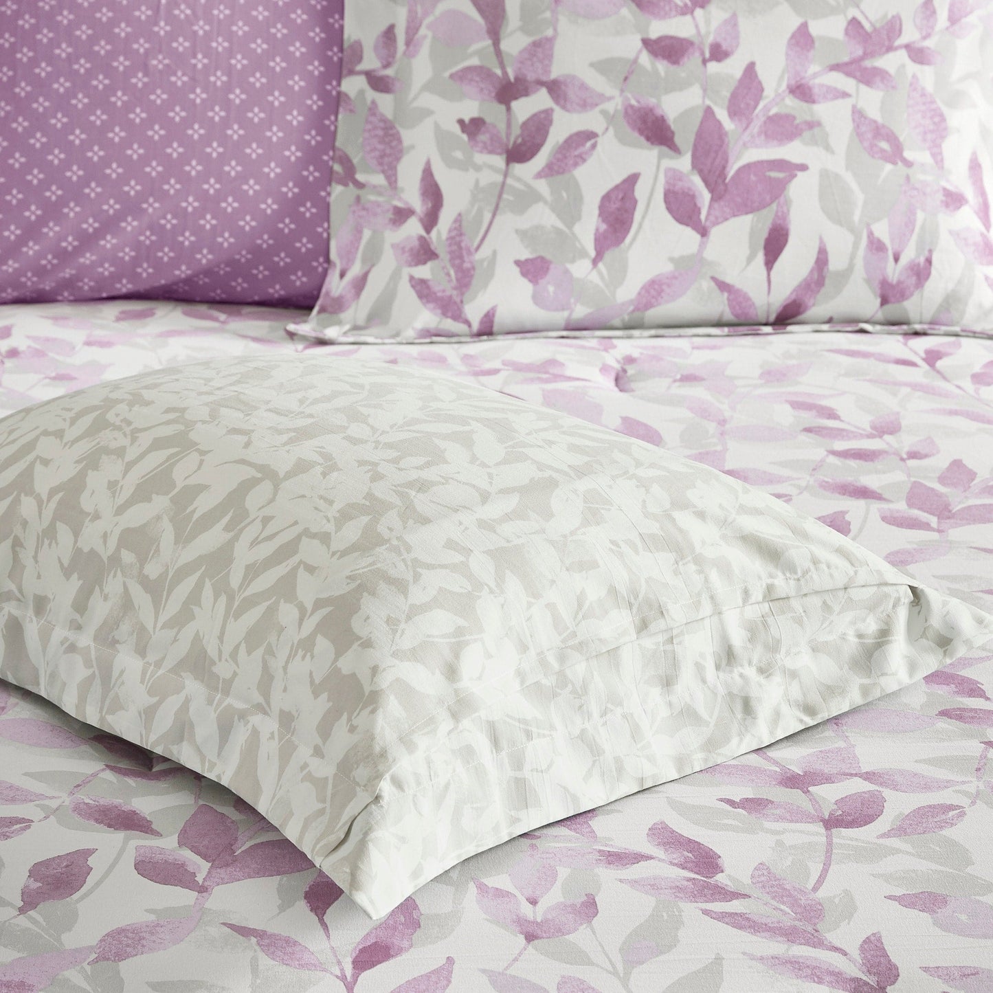 Madison Park Essentials Thelma Reversible Comforter Set with Bed Sheets