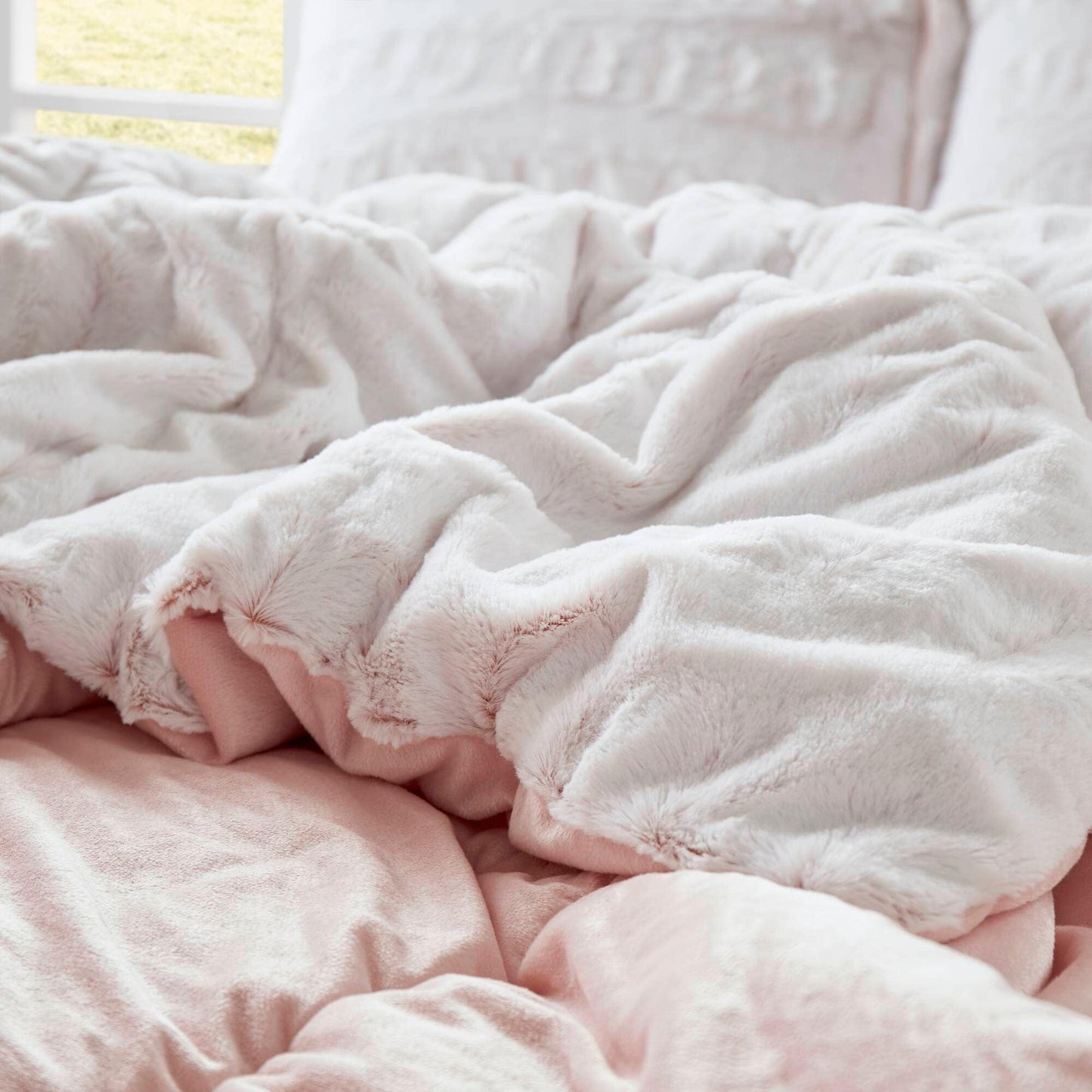 Madison Park Margot Back Print Long Fur Comforter Set