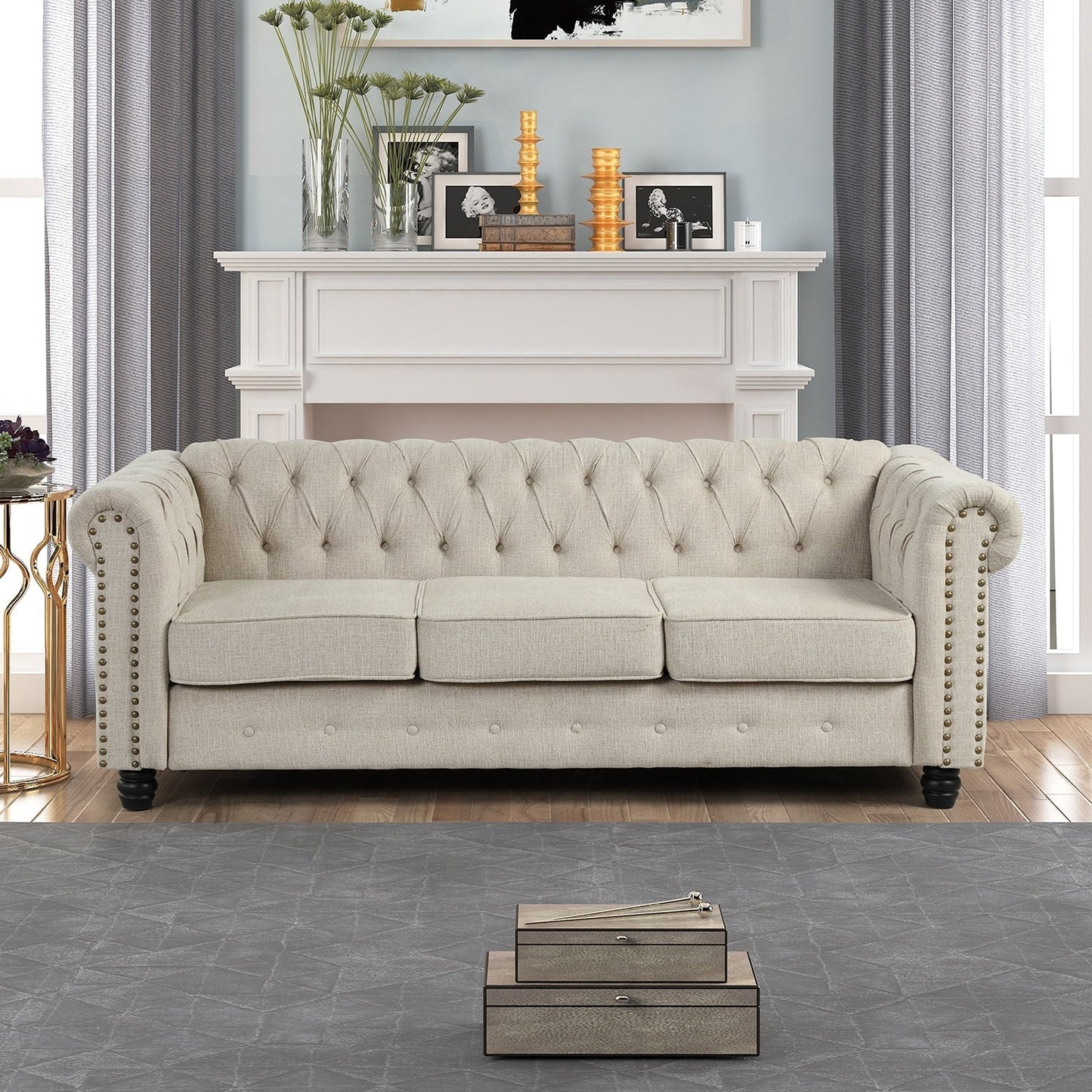 Canapé Chesterfield en lin Morden Fort avec capitonnage à boutons, clous et pieds en bois massif pour le salon