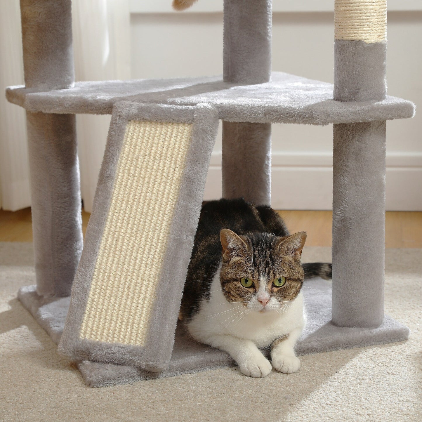 Multi-Level Cat Climbing Tower with Cat Condo, Cat Tree with Scratching Board