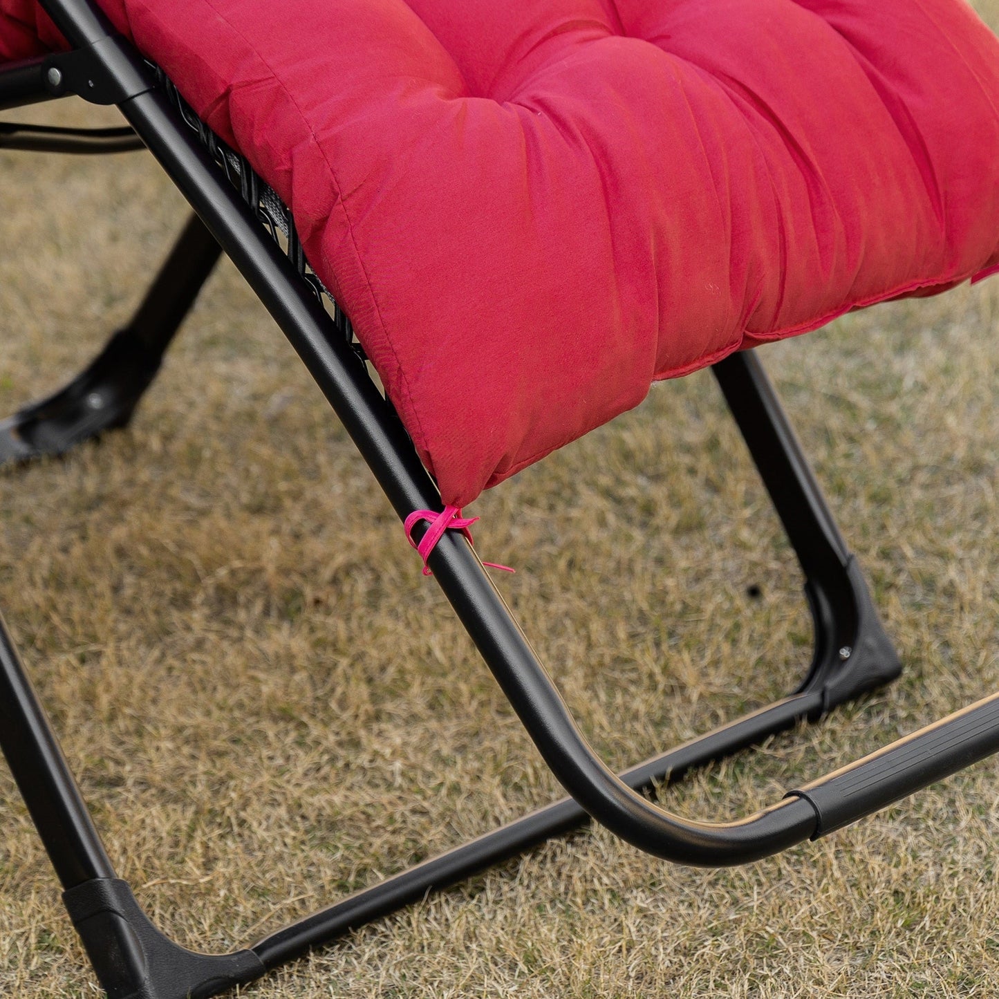 Outsunny Padded Zero Gravity Chairs, Folding Recliner Chair, Patio Lounger with Cup Holder, Adjustable Backrest