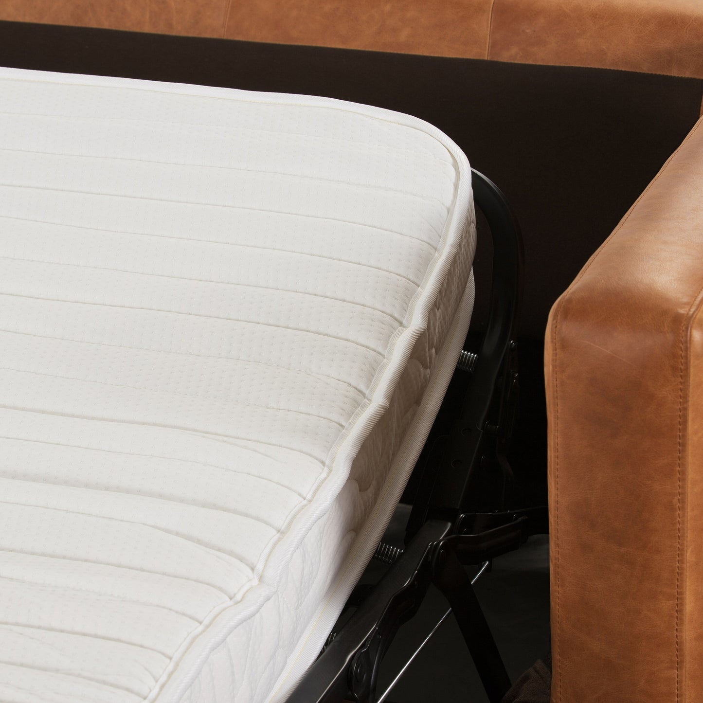 Canapé-lit convertible en cuir pleine fleur Napa 82 de Poly & Bark