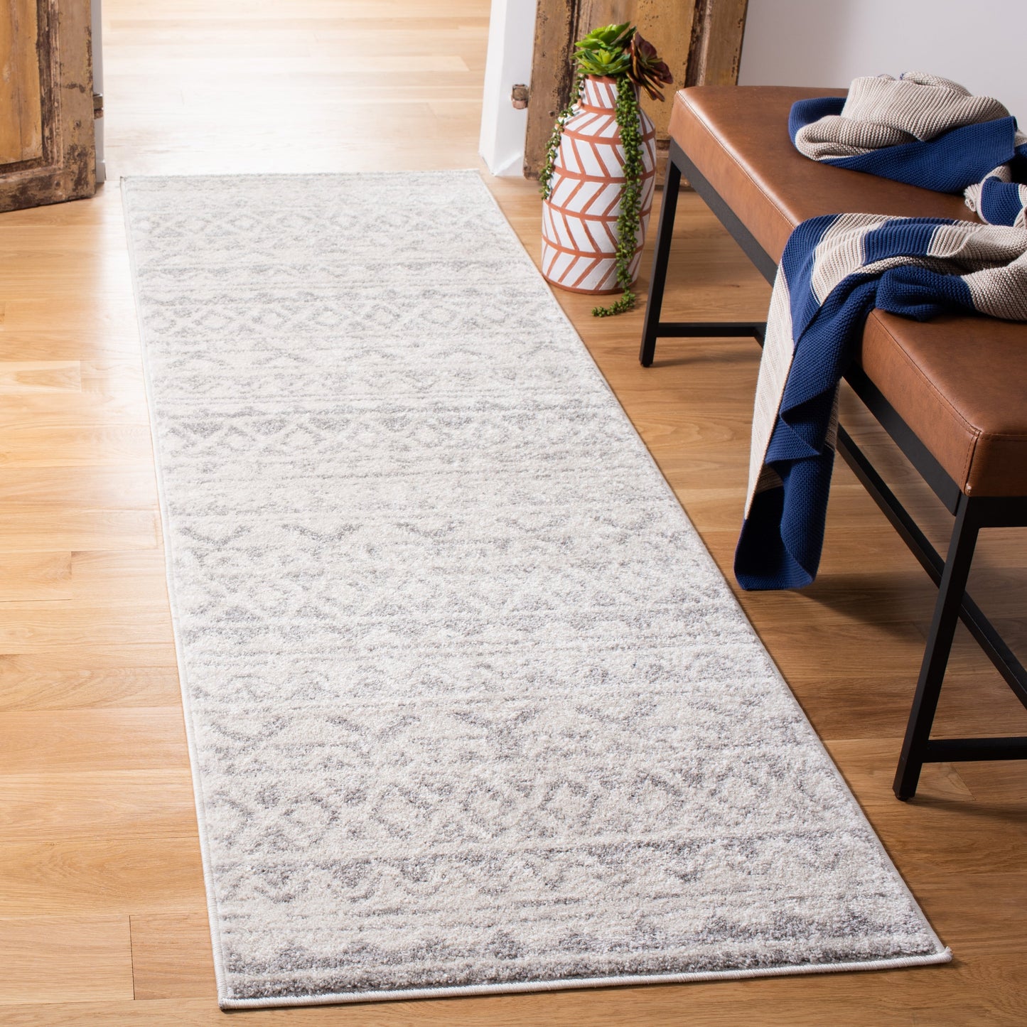 SAFAVIEH Adirondack Hiyam Moroccan Boho Rug