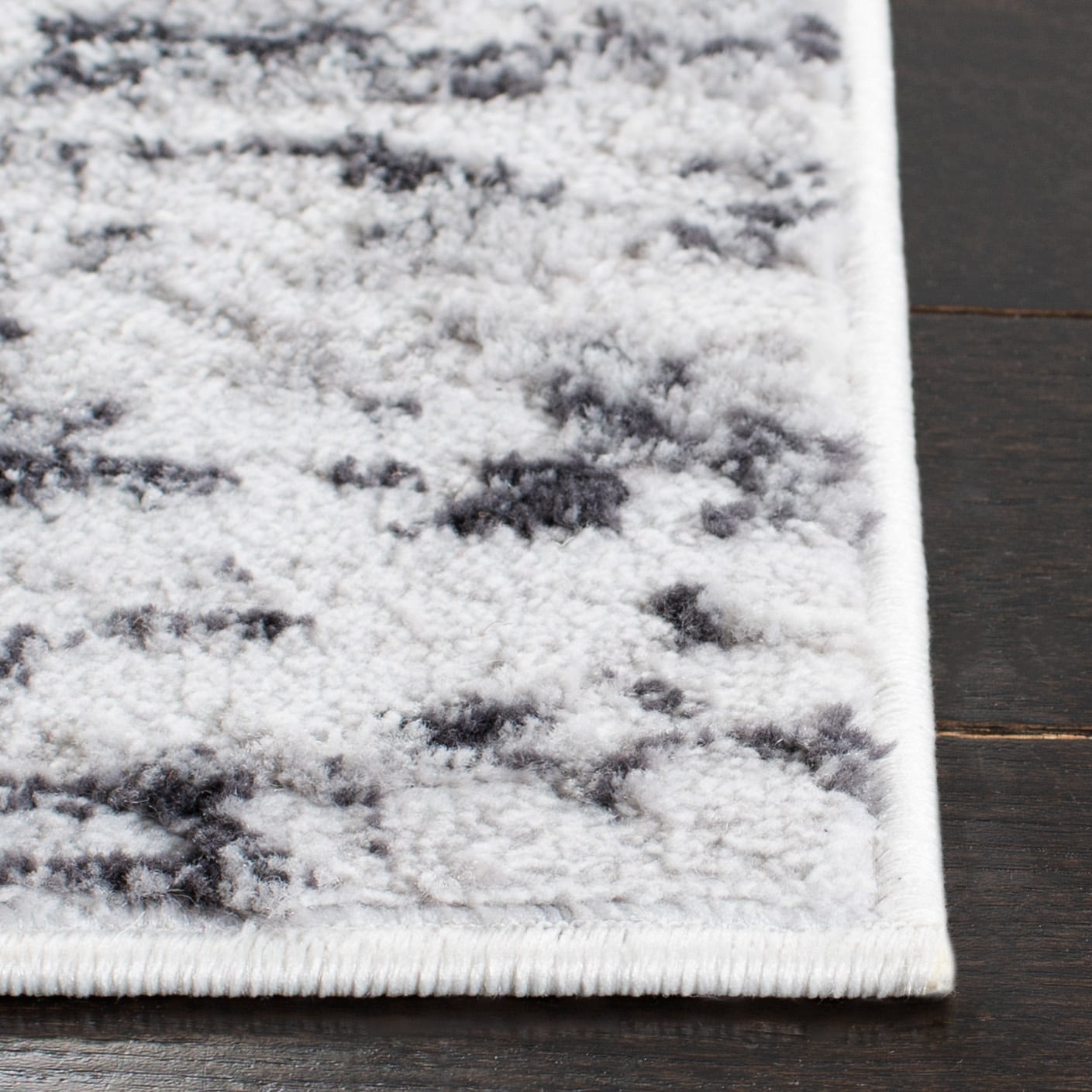 SAFAVIEH Amelia Agda Abstract Rug