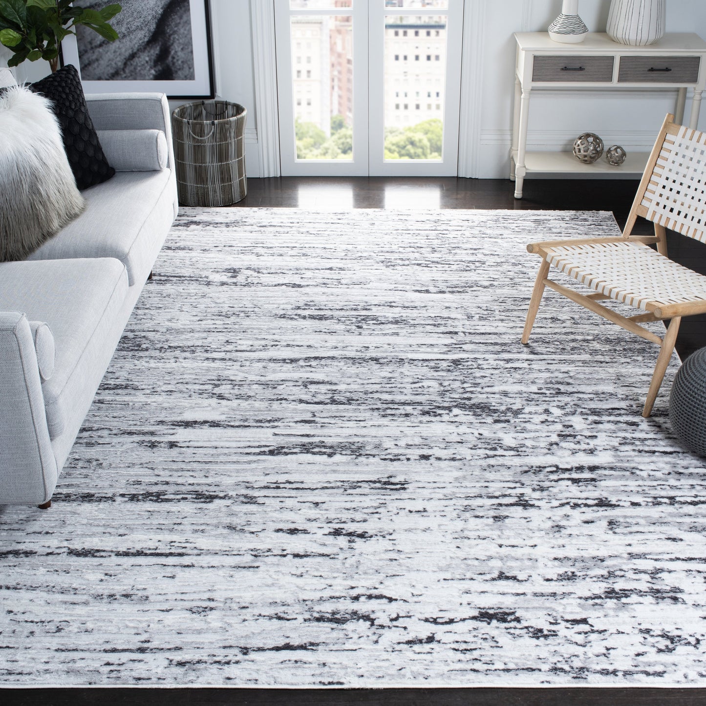 SAFAVIEH Amelia Agda Abstract Rug