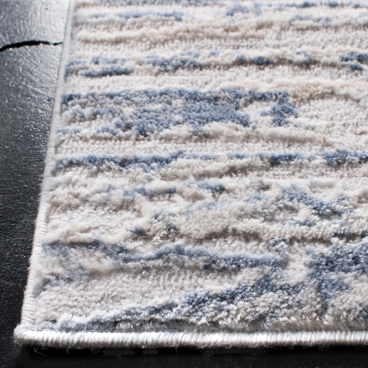 SAFAVIEH Amelia Agda Abstract Rug
