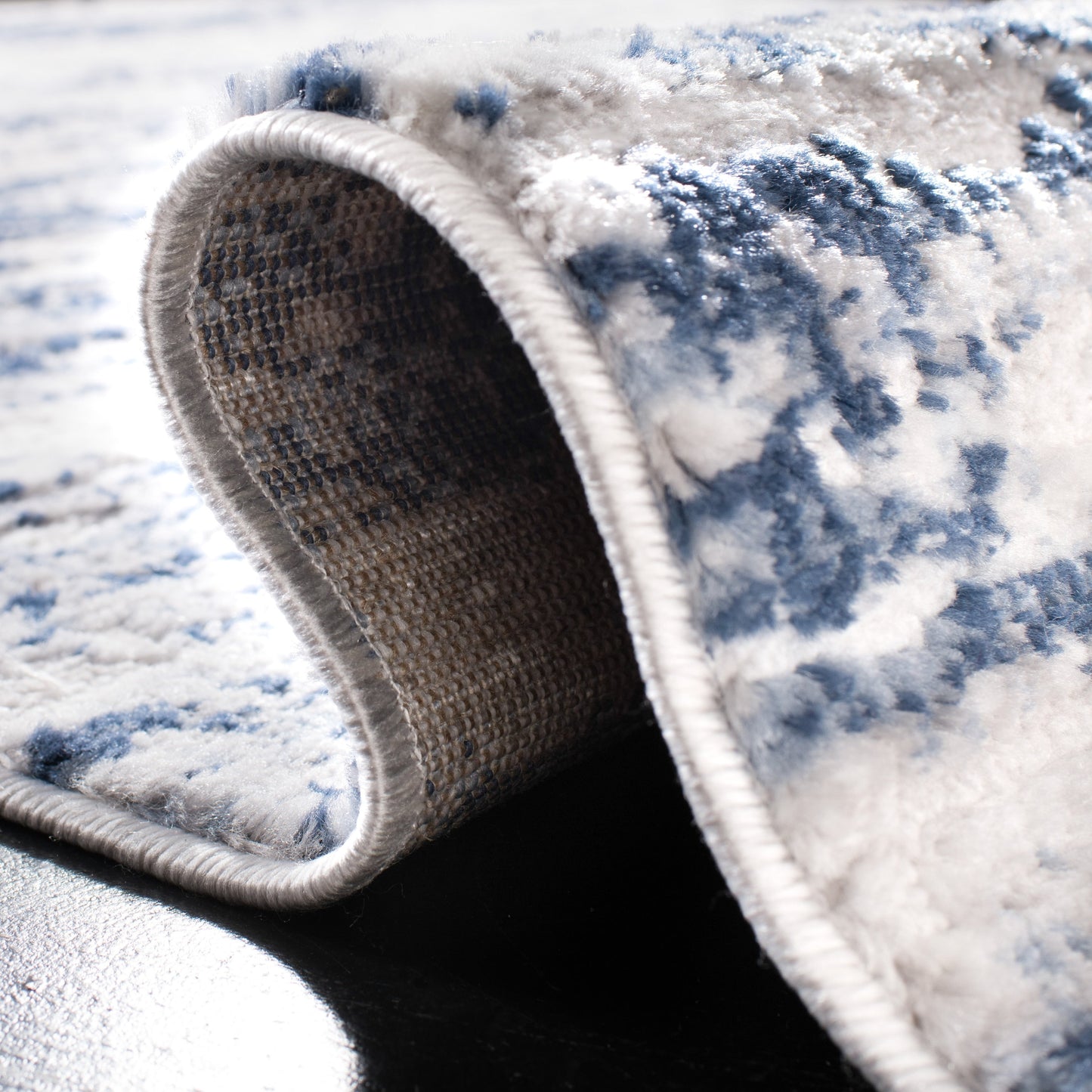 SAFAVIEH Amelia Agda Abstract Rug