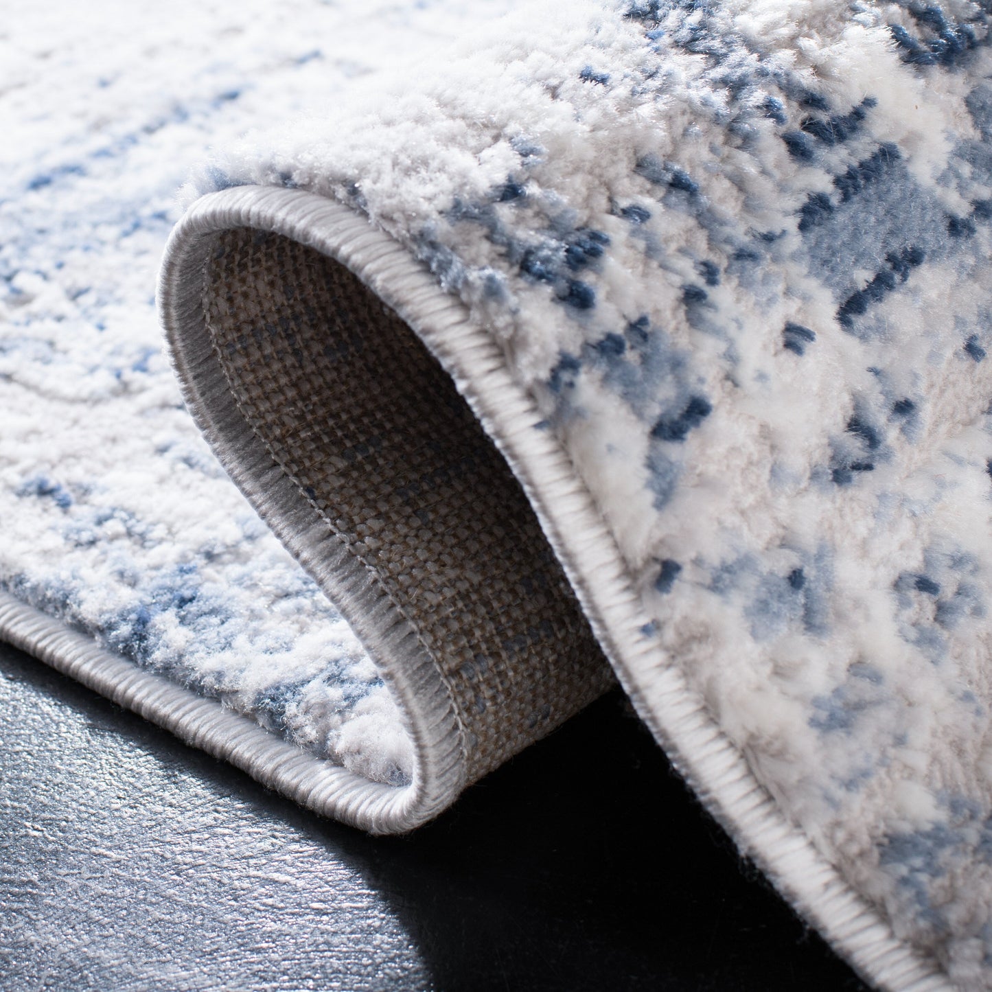 SAFAVIEH Amelia Marjolene Modern Abstract Rug
