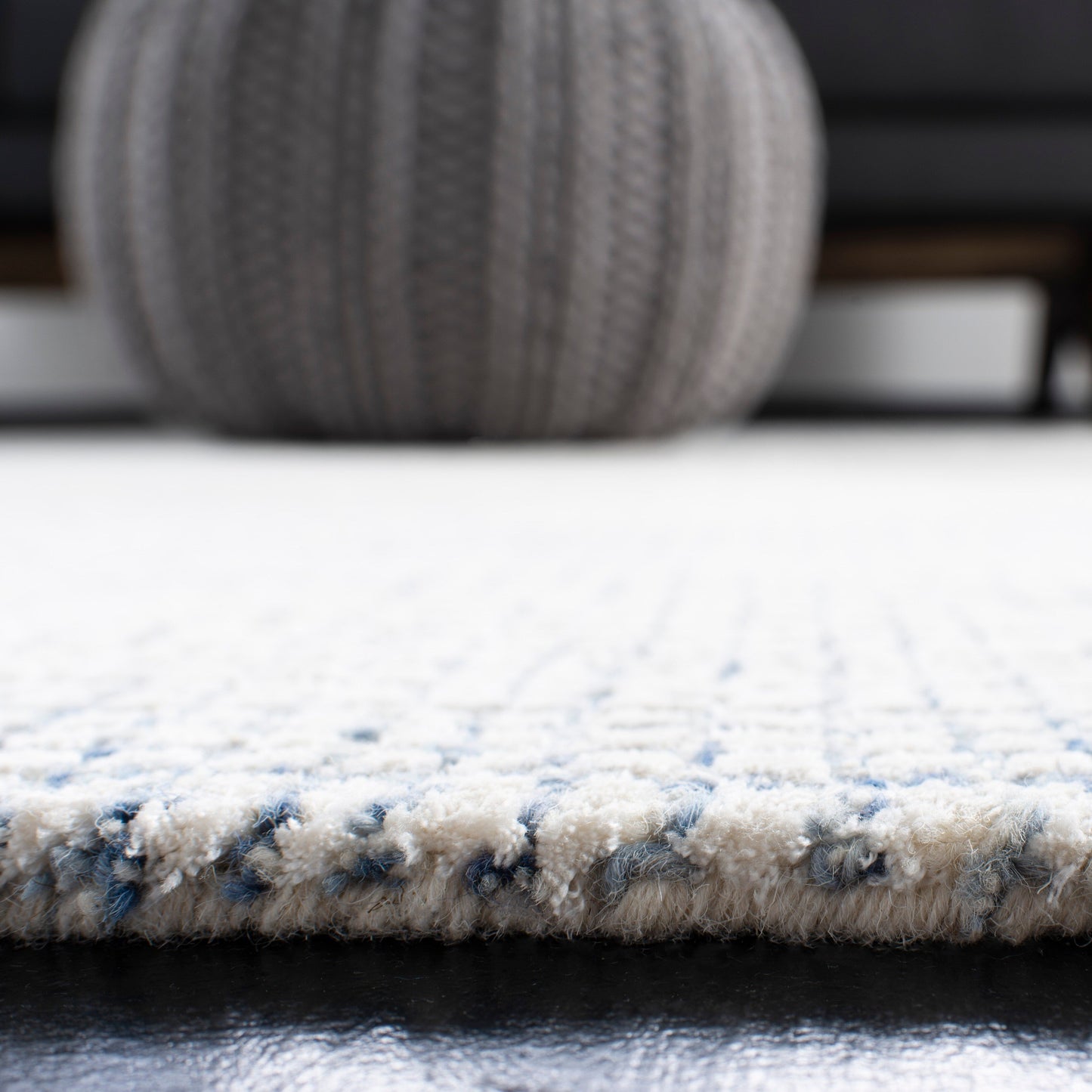 SAFAVIEH Handmade Abstract Marikka Modern Viscose Rug