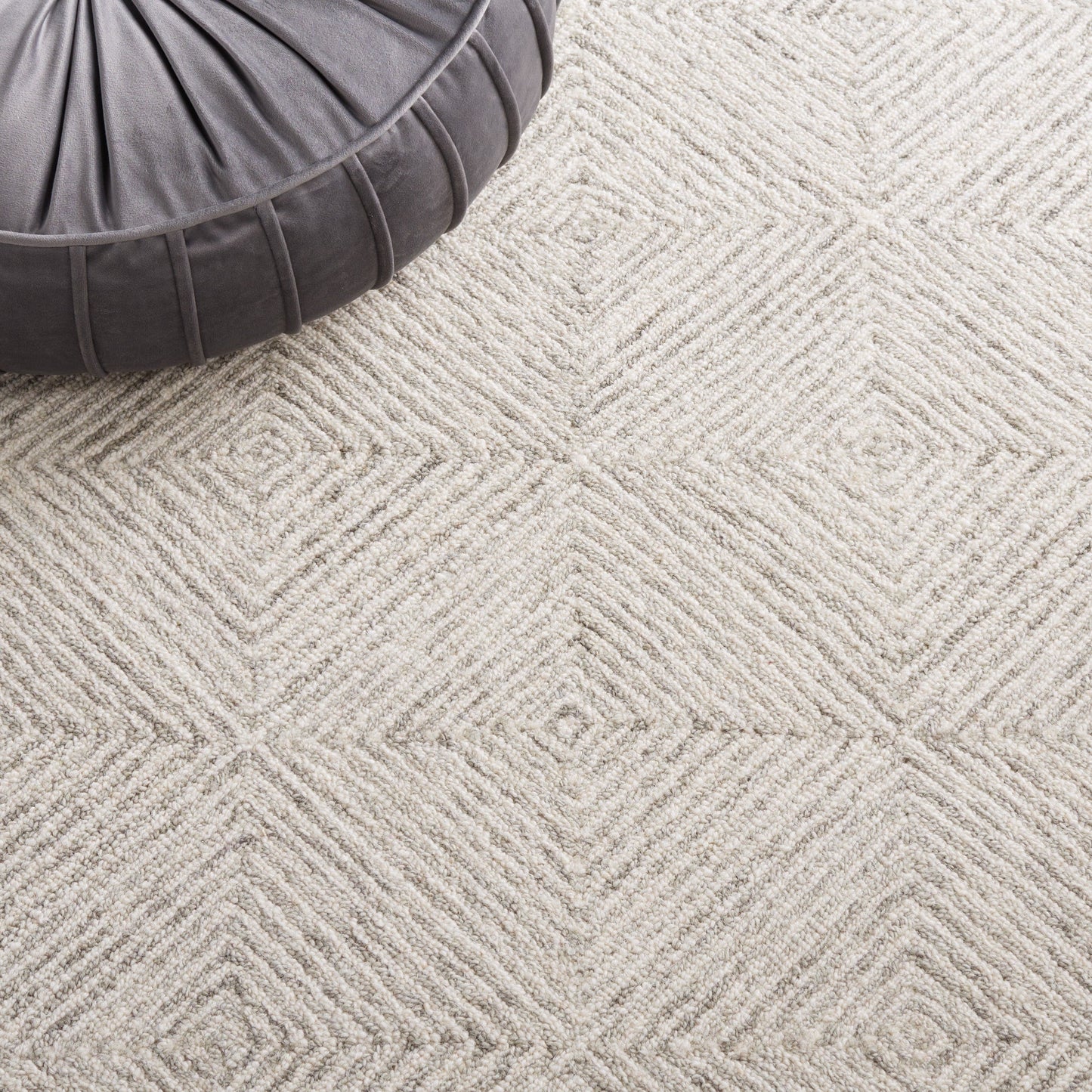 SAFAVIEH Handmade Abstract Yoshiya Modern Wool Rug