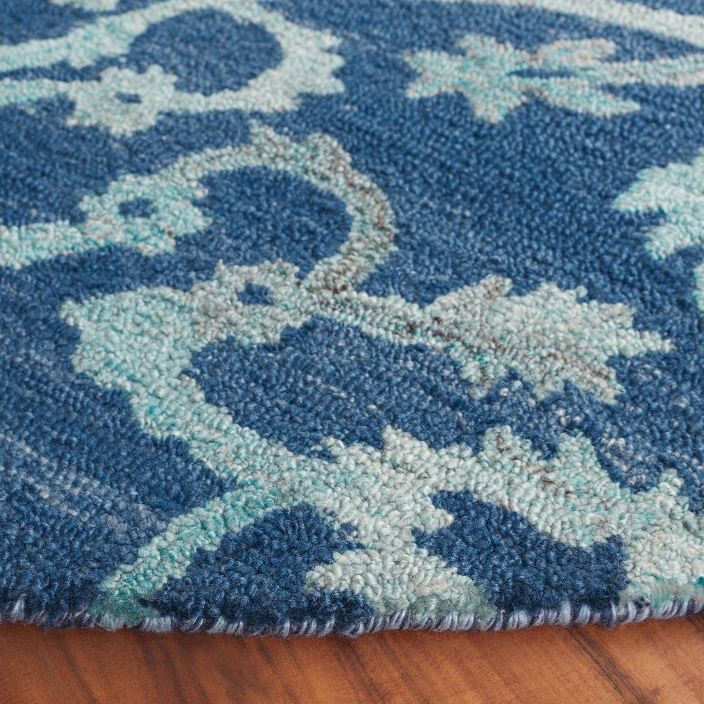 SAFAVIEH Handmade Anatolia Liilia Rug
