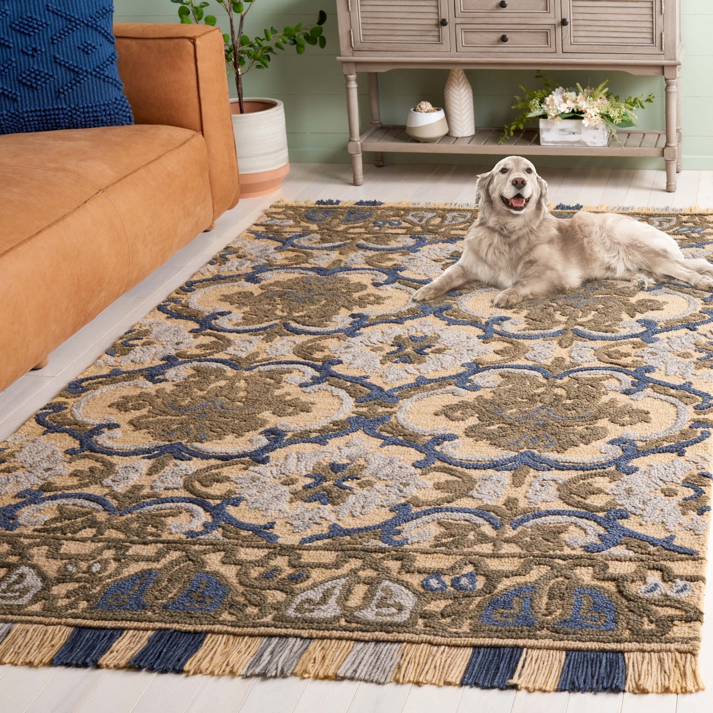 SAFAVIEH Handmade Blossom Porzia Floral Wool Rug
