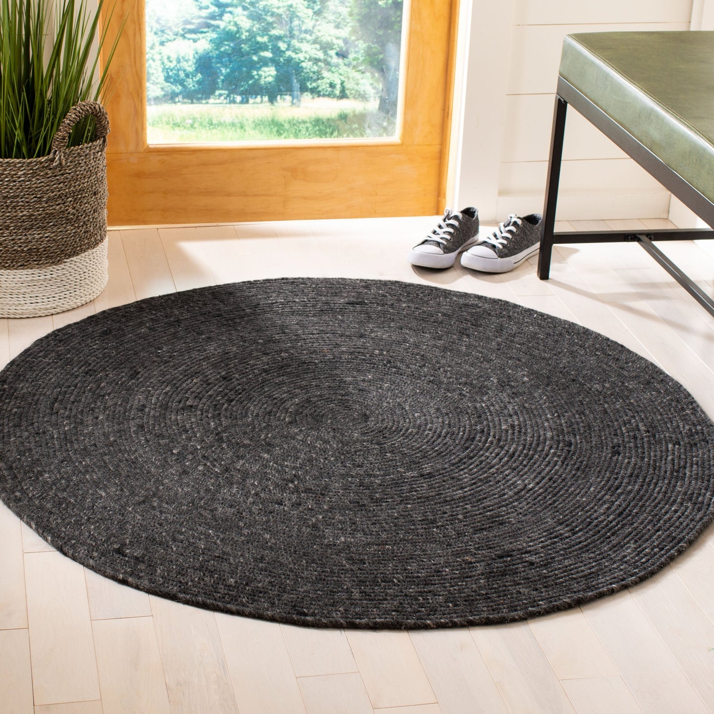 SAFAVIEH Handmade Braided Hande Country Wool Rug