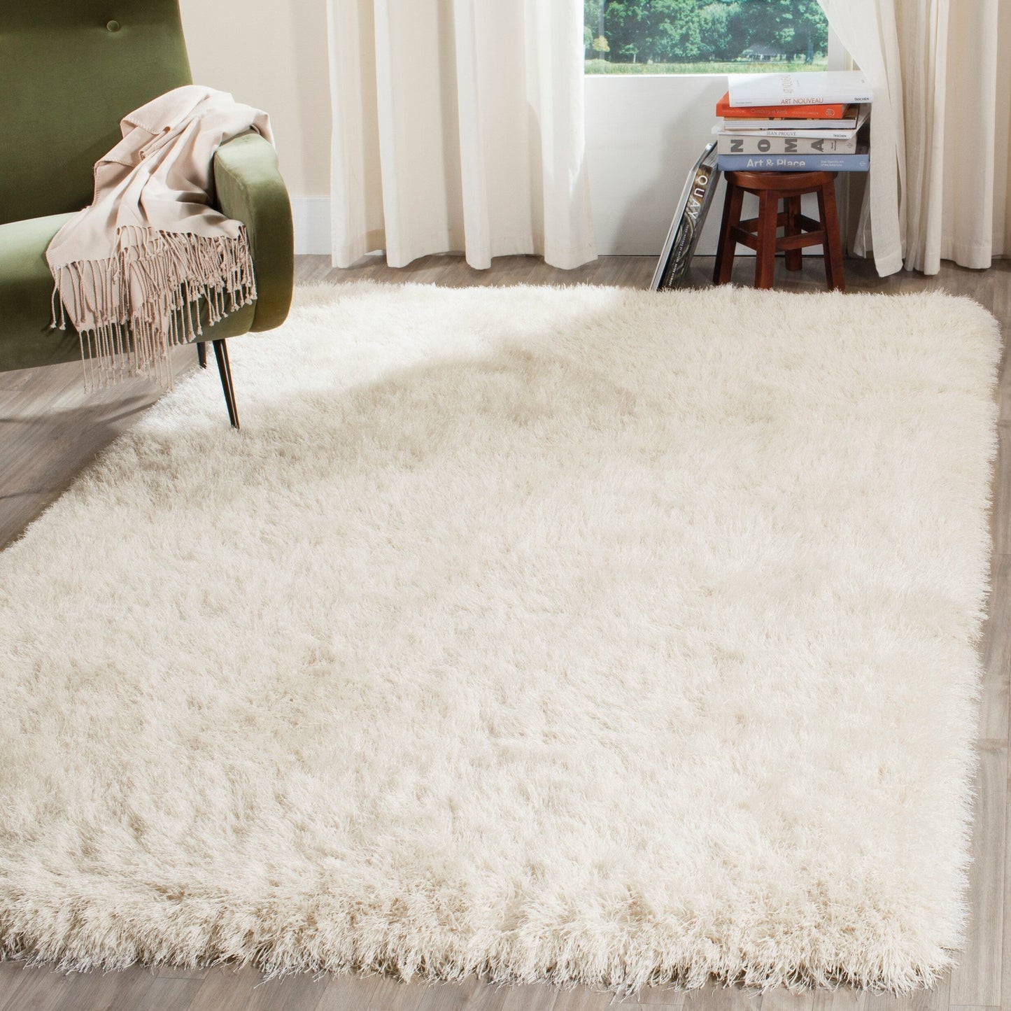 SAFAVIEH Handmade Fiona Shag Djenka 3-inch Thick Rug