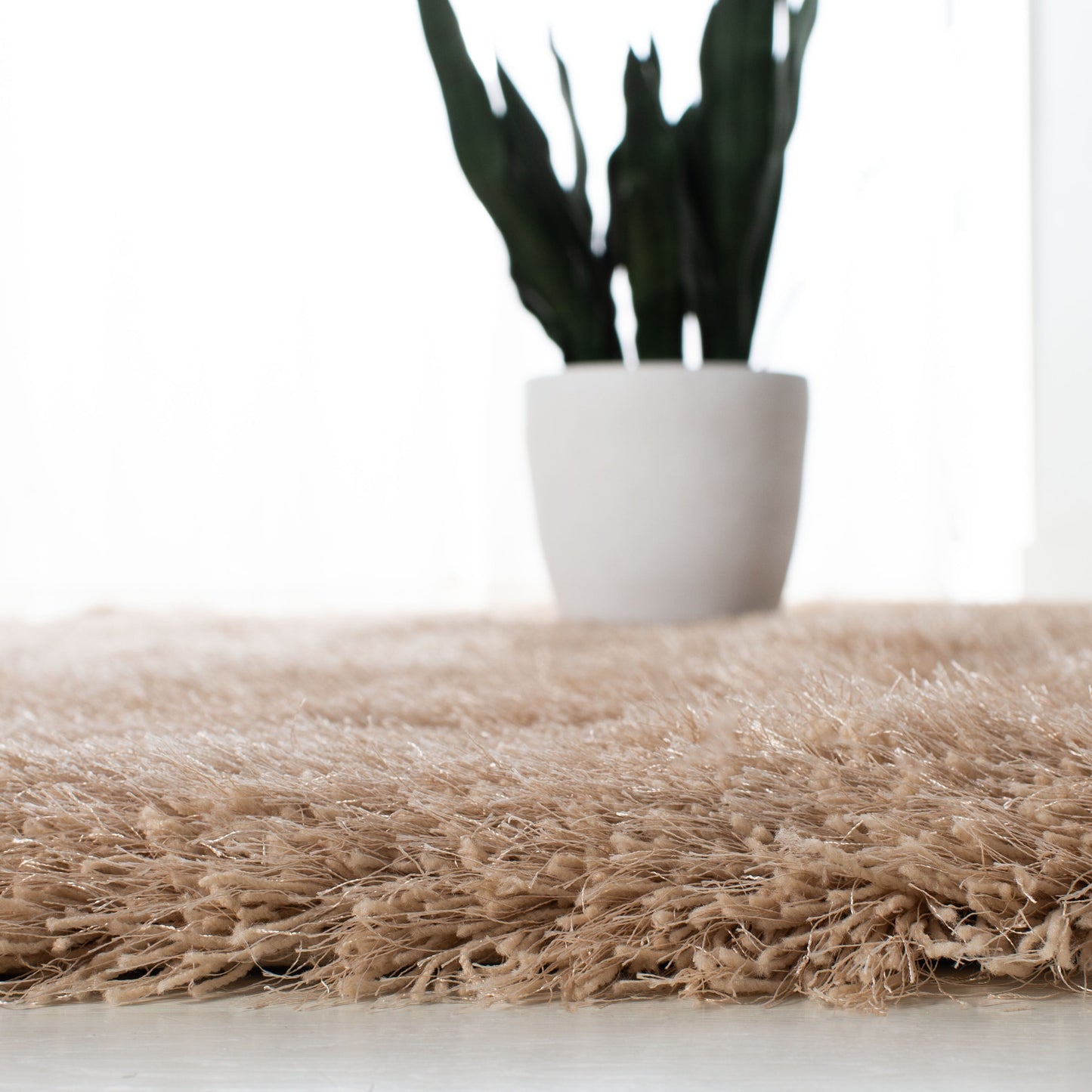 SAFAVIEH Handmade Fiona Shag Djenka 3-inch Thick Rug