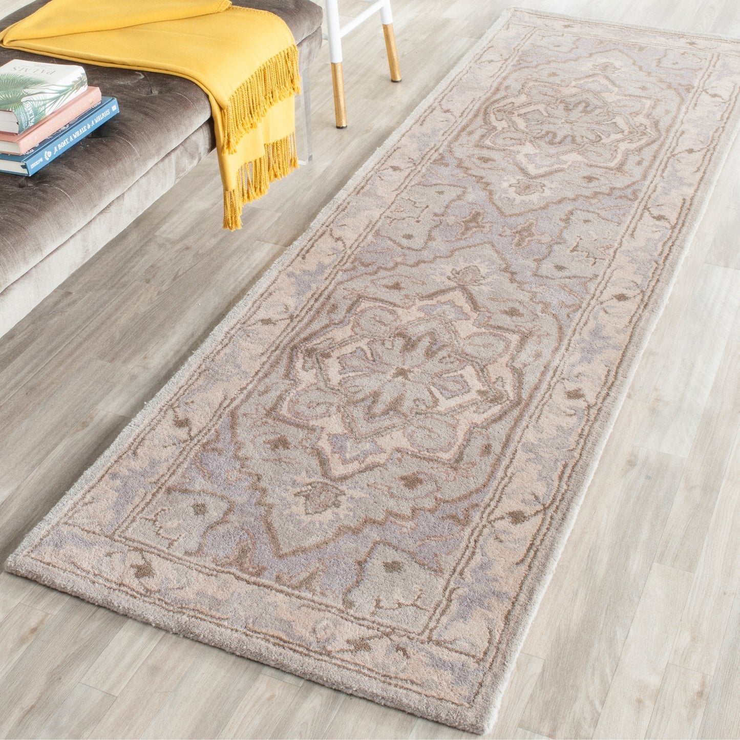SAFAVIEH Handmade Heritage Floating Dahlia Traditional Oriental Wool Rug