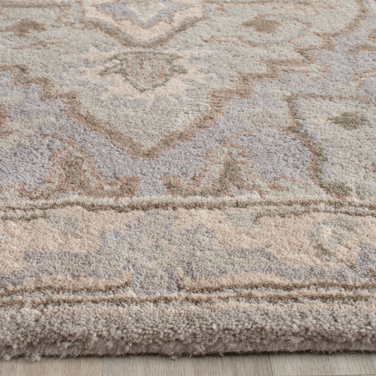 SAFAVIEH Handmade Heritage Floating Dahlia Traditional Oriental Wool Rug