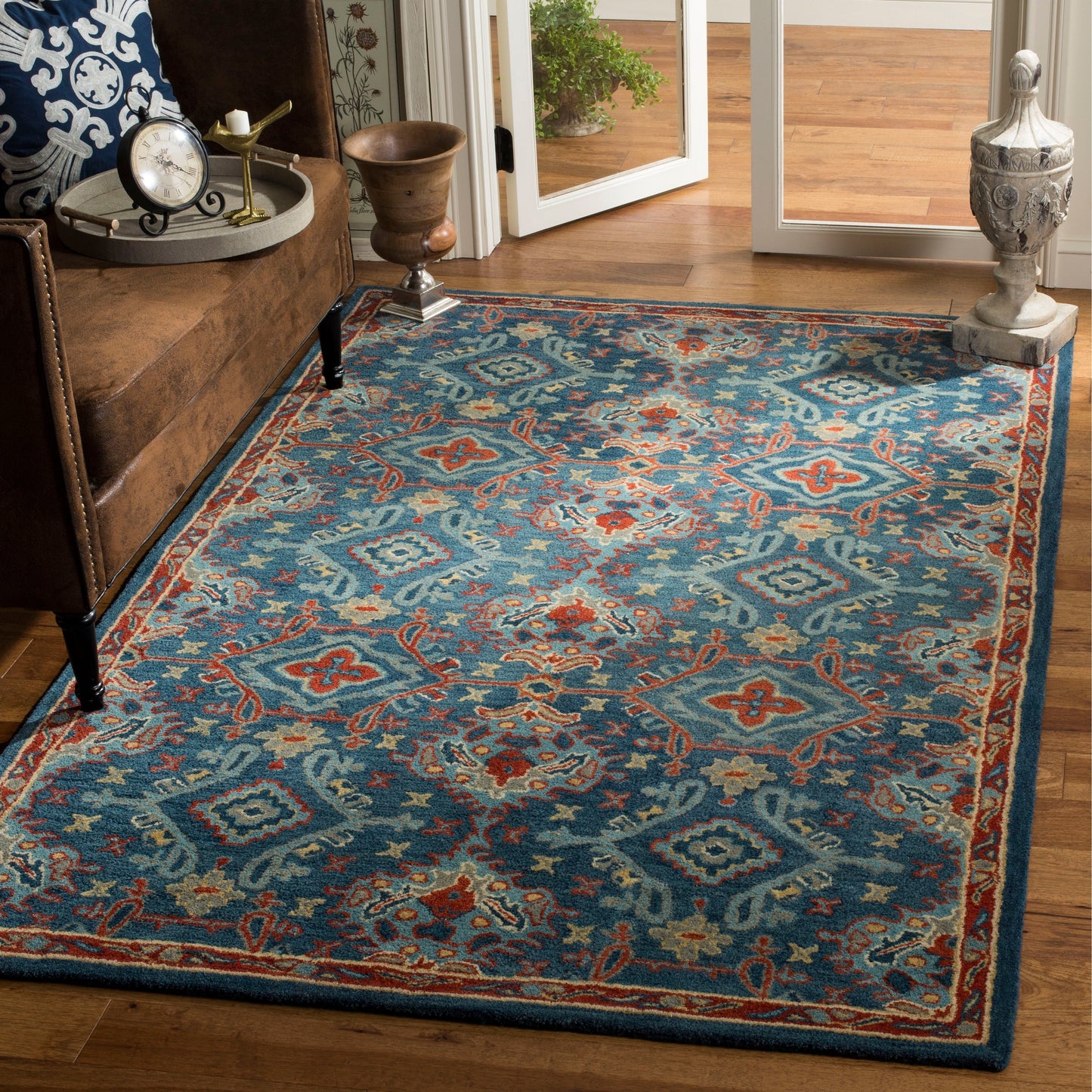 SAFAVIEH Handmade Heritage Pauliina Traditional Oriental Wool Rug