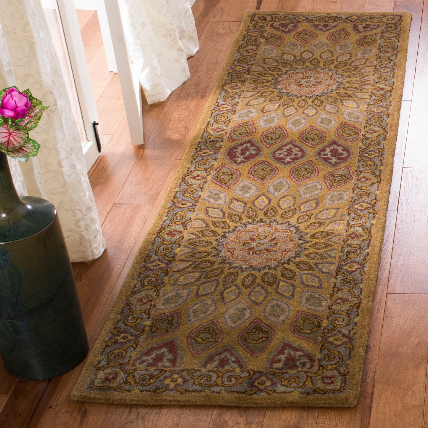 SAFAVIEH Handmade Heritage Wayfarer Traditional Oriental Wool Rug