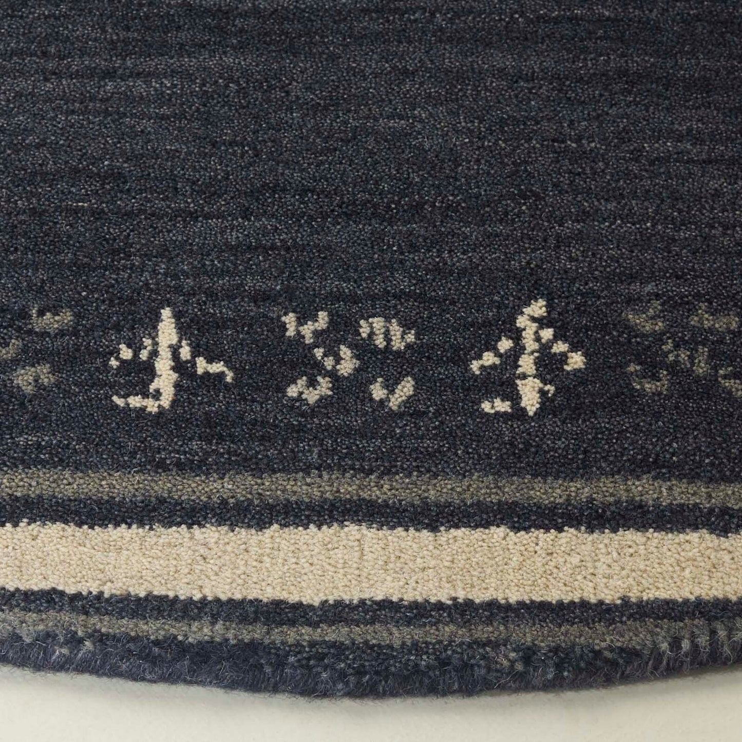 SAFAVIEH Handmade Himalaya Arusha Wool Rug