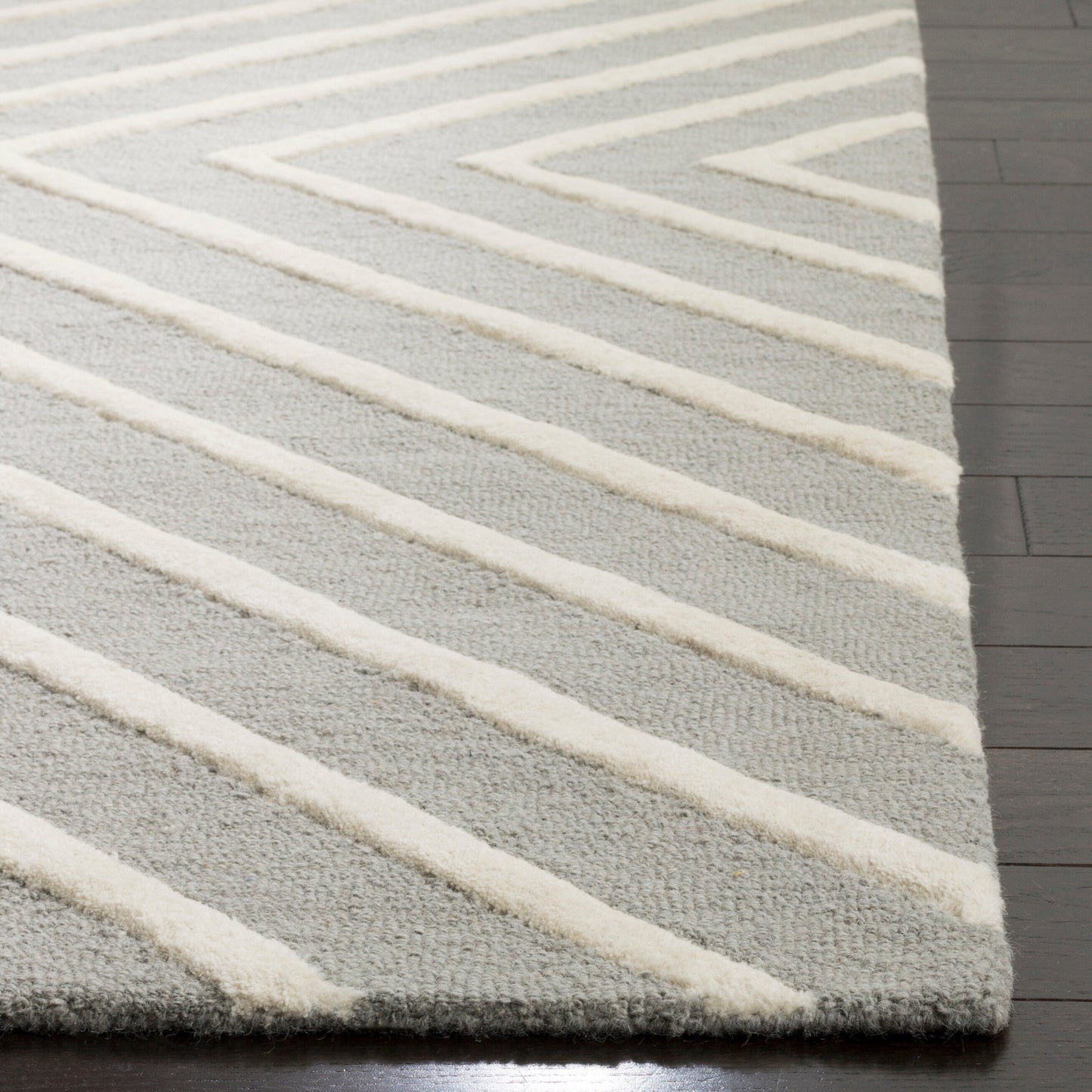 SAFAVIEH Handmade Kids Brionna Wool Rug