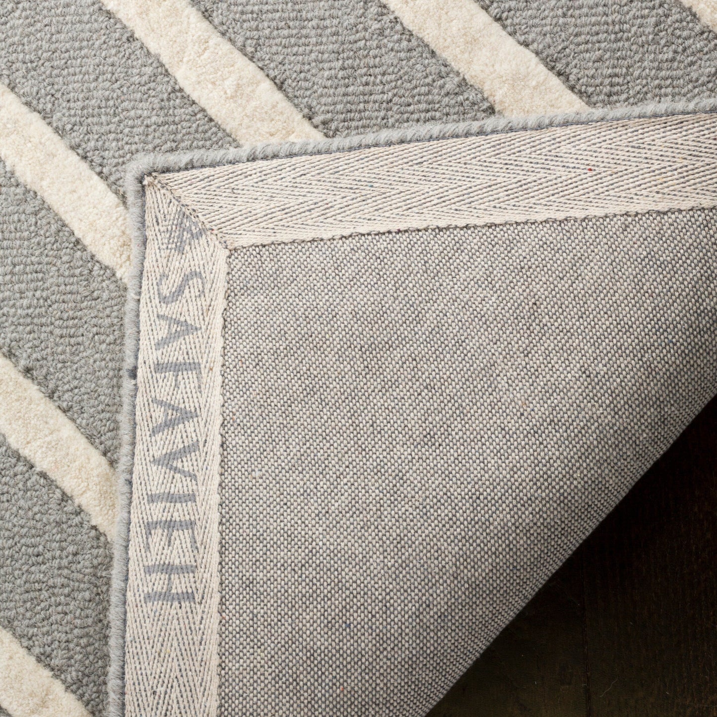 SAFAVIEH Handmade Kids Brionna Wool Rug