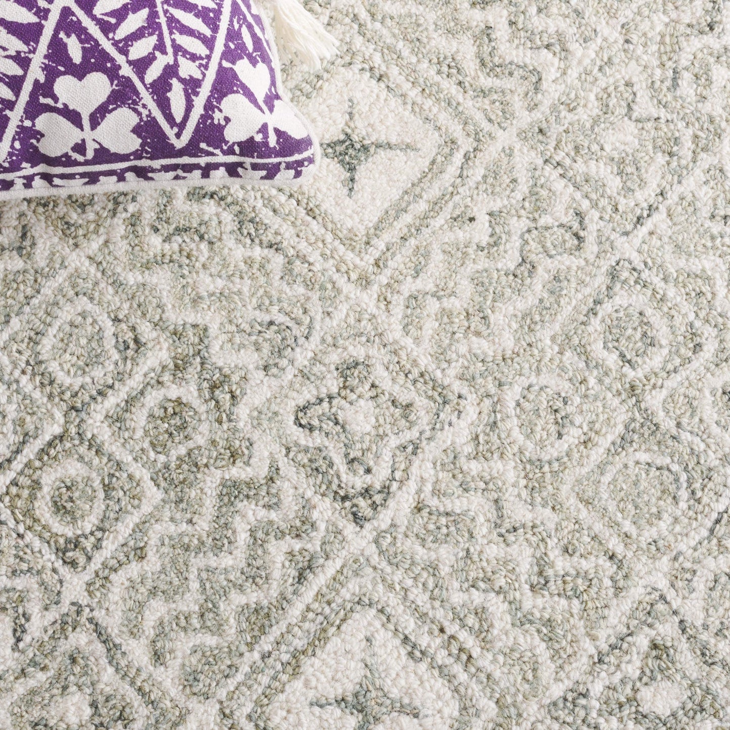 SAFAVIEH Handmade Micro-Loop Lutetia Wool Rug