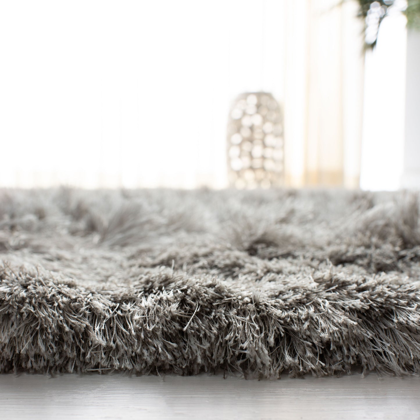 SAFAVIEH Handmade Ocean Shag Marilijn Glam 2.5-inch Thick Rug