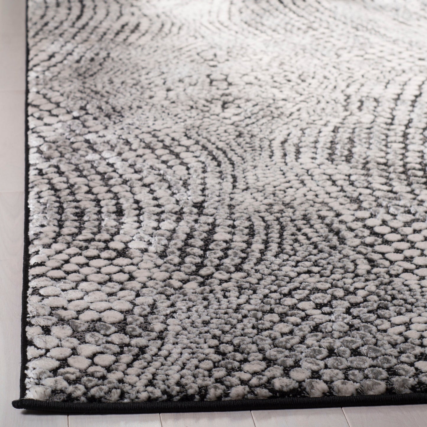 SAFAVIEH Lurex Carleen Modern Abstract Polyester Rug