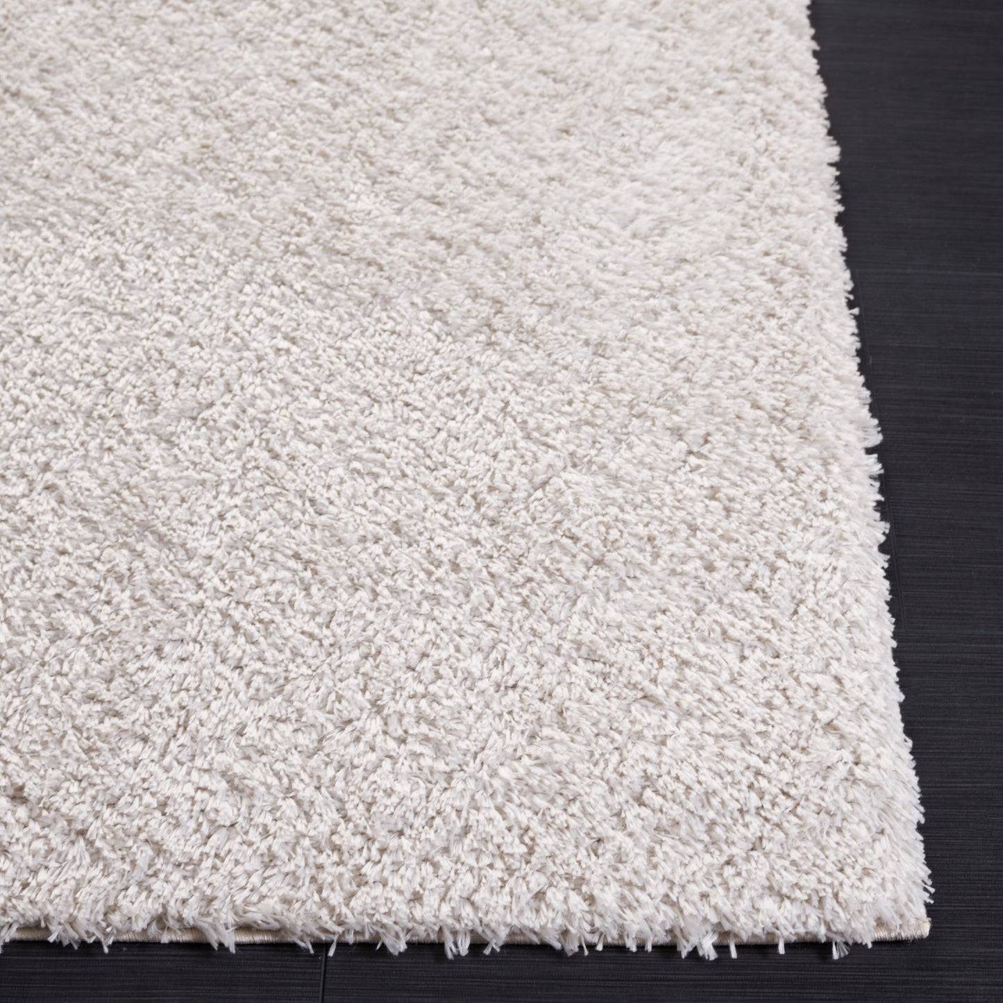 SAFAVIEH Tahoe Shag Indiana Solid 1.2-inch Thick Rug