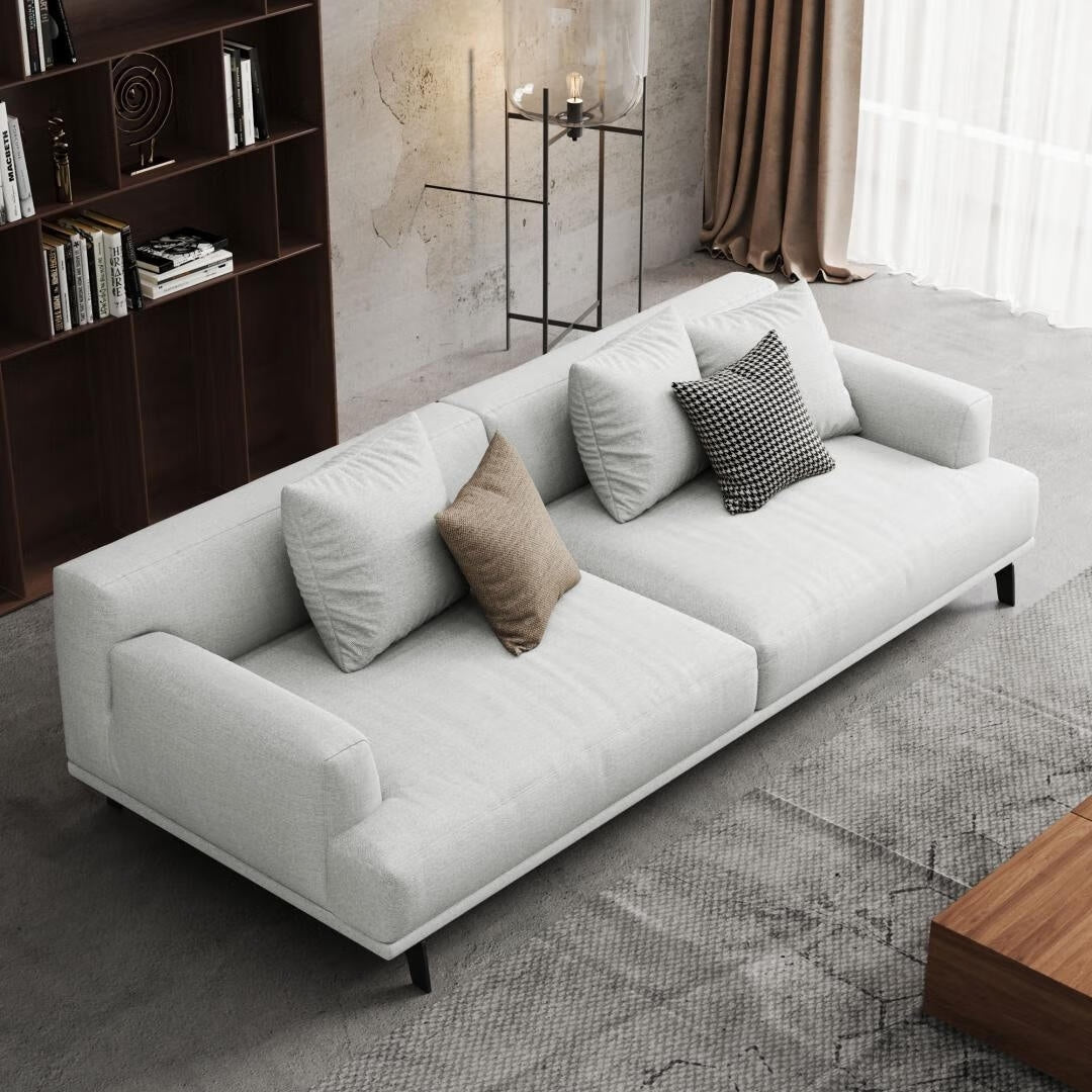 Canapé droit en tissu beige à accoudoirs carrés