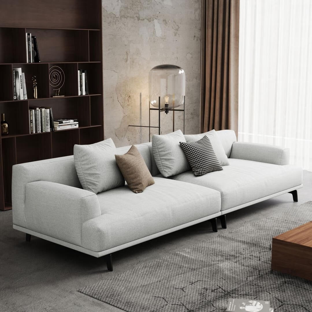 Canapé droit en tissu beige à accoudoirs carrés