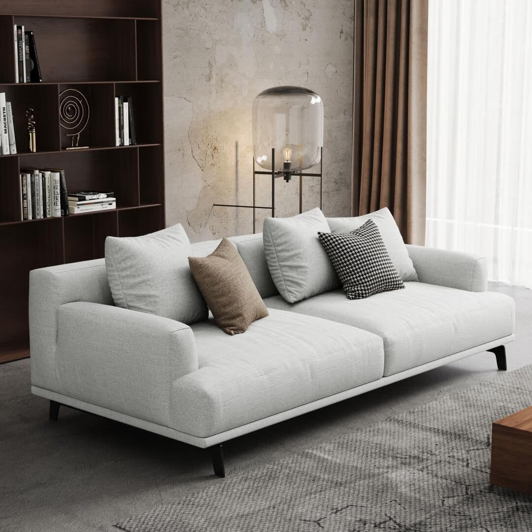 Canapé droit en tissu beige à accoudoirs carrés