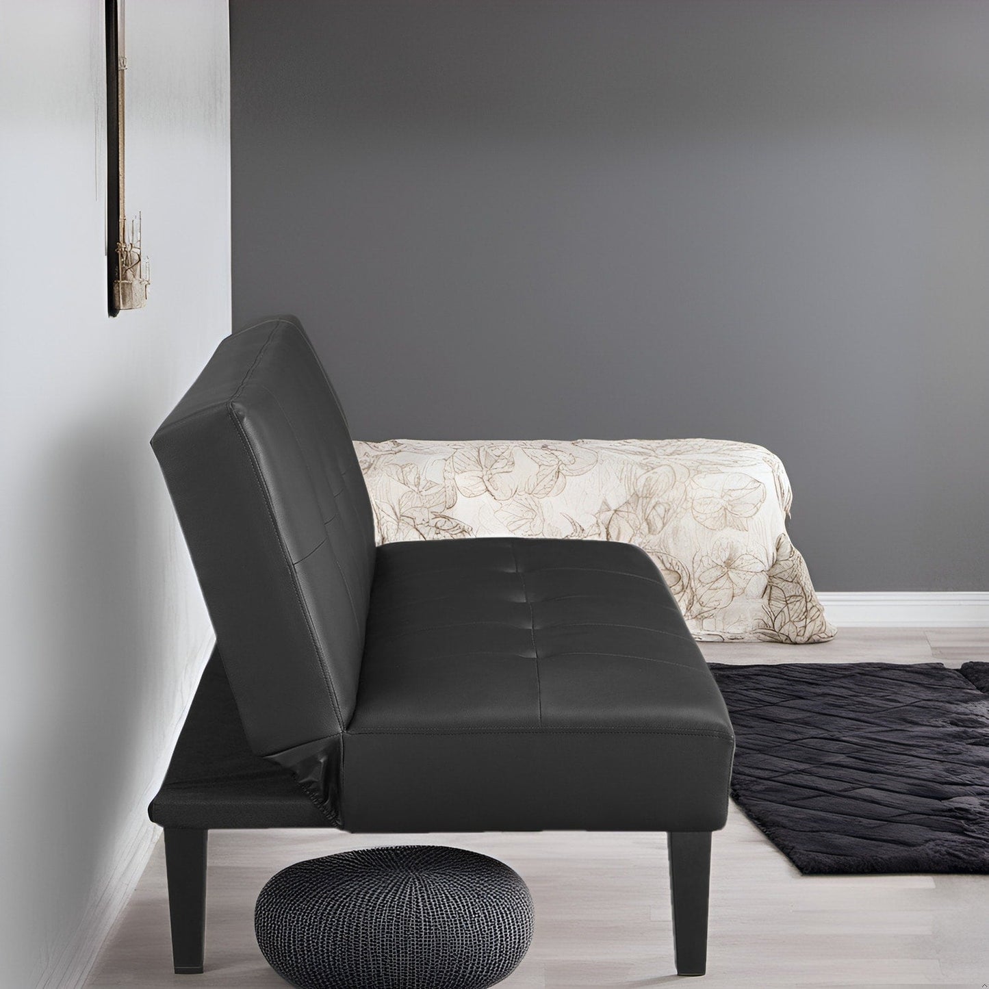 Collection ultime de canapés futons : canapé futon avec accoudoirs et porte-gobelets, canapé capitonné à boutons avec pieds en bois
