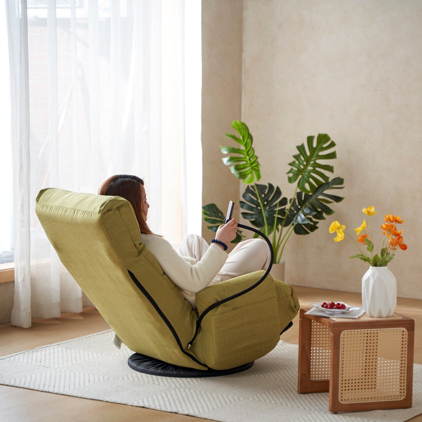 Fauteuil inclinable manuel pivotant à 360° avec support pour téléphone portable, appui-tête et dossier réglables