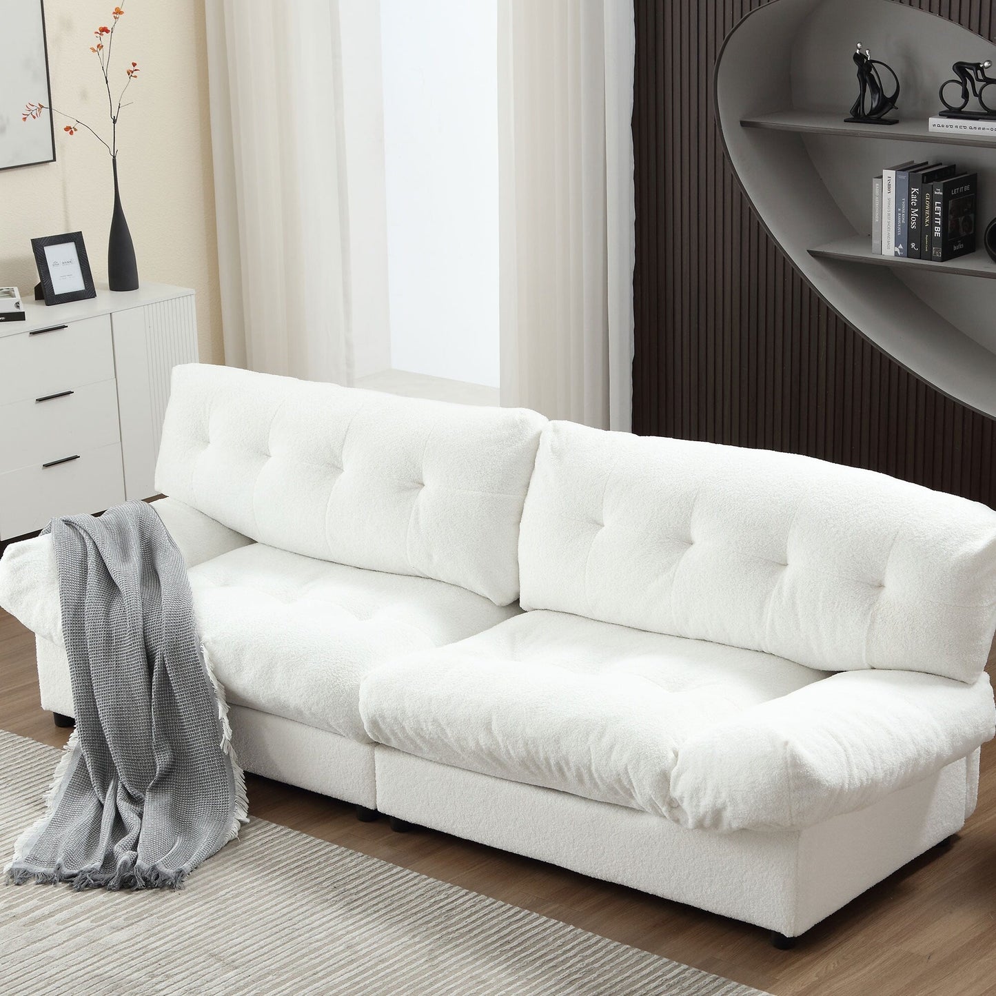 Canapé 2 places en tissu blanc 96,46 pouces avec rembourrage confortable, style nuage et pieds en plastique pour le salon