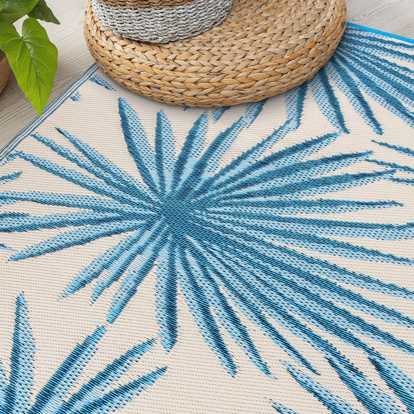 World Rug Gallery Floral Tropical Reversible Recycled Plastic Outdoor Rugs