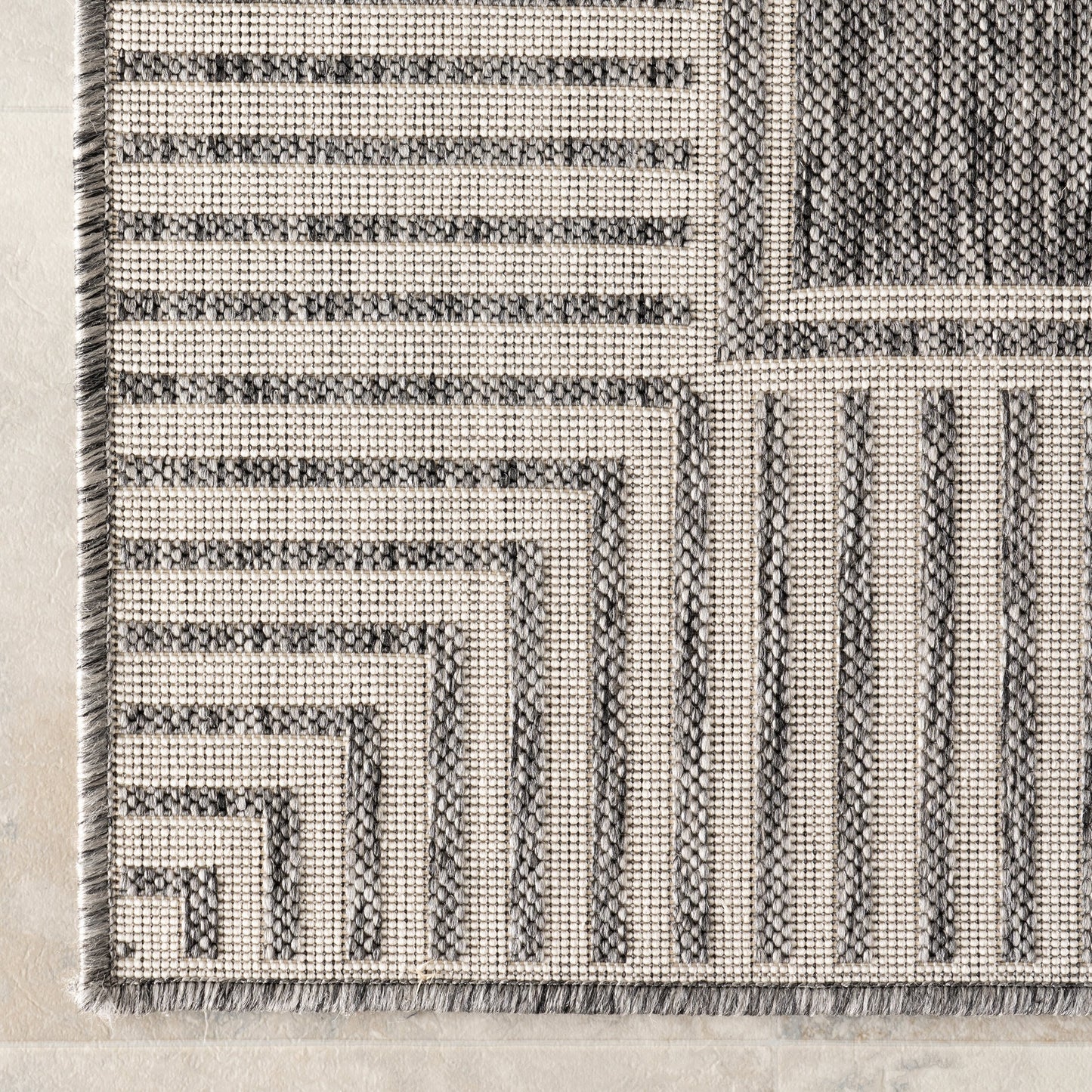 Nuloom Leah Classic Bordered Indoor/Outdoor Area Rug