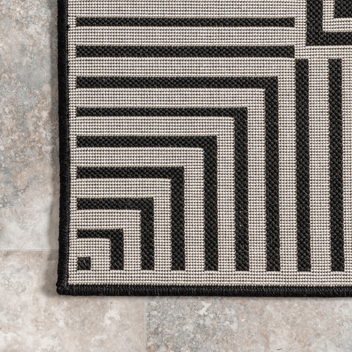 Nuloom Leah Classic Bordered Indoor/Outdoor Area Rug