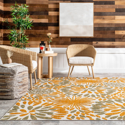 Nuloom Ronda Bold Floral Indoor/Outdoor Area Rug