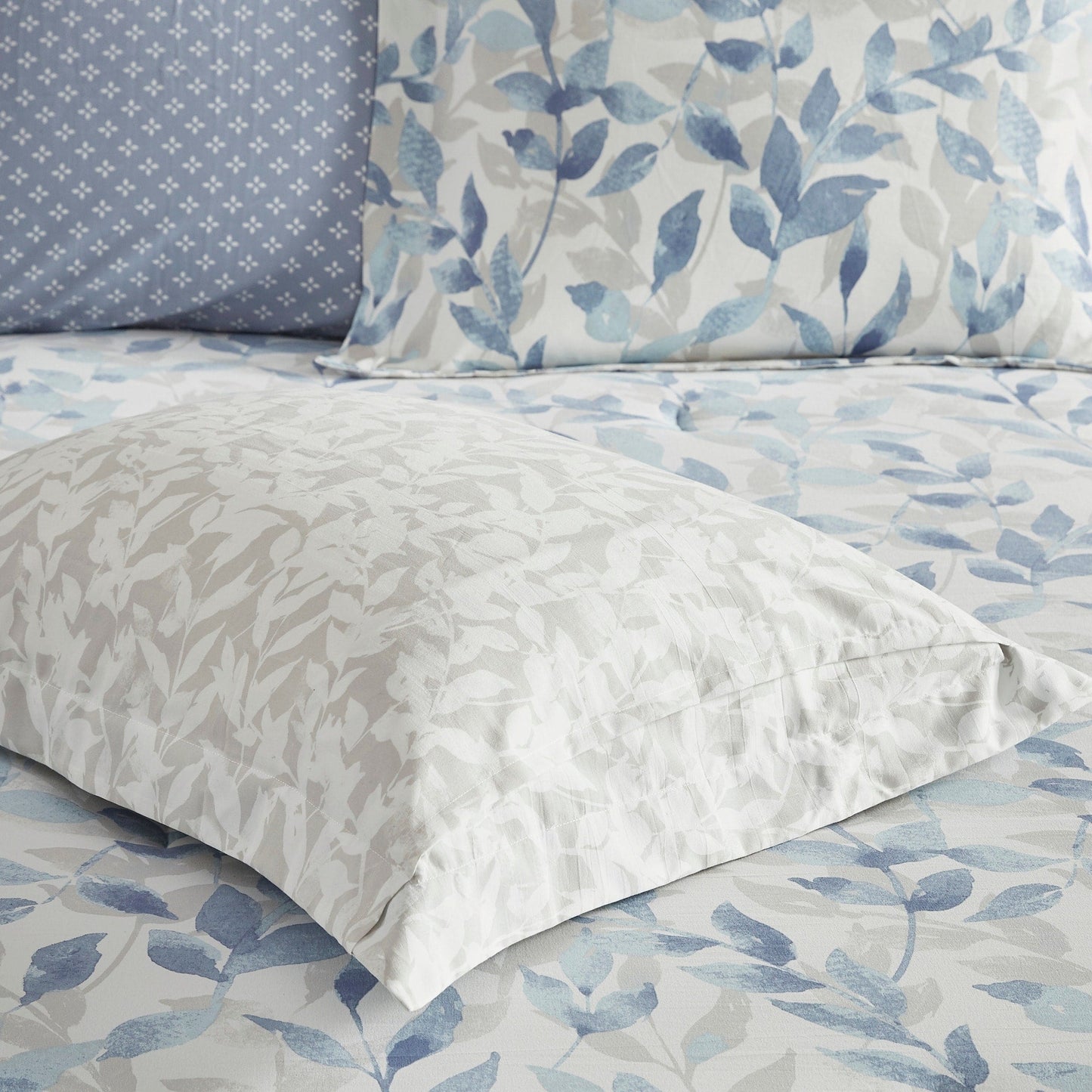 Madison Park Essentials Thelma Reversible Comforter Set with Bed Sheets