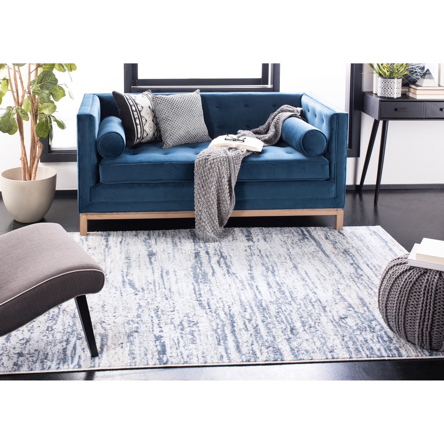 SAFAVIEH Amelia Agda Abstract Rug