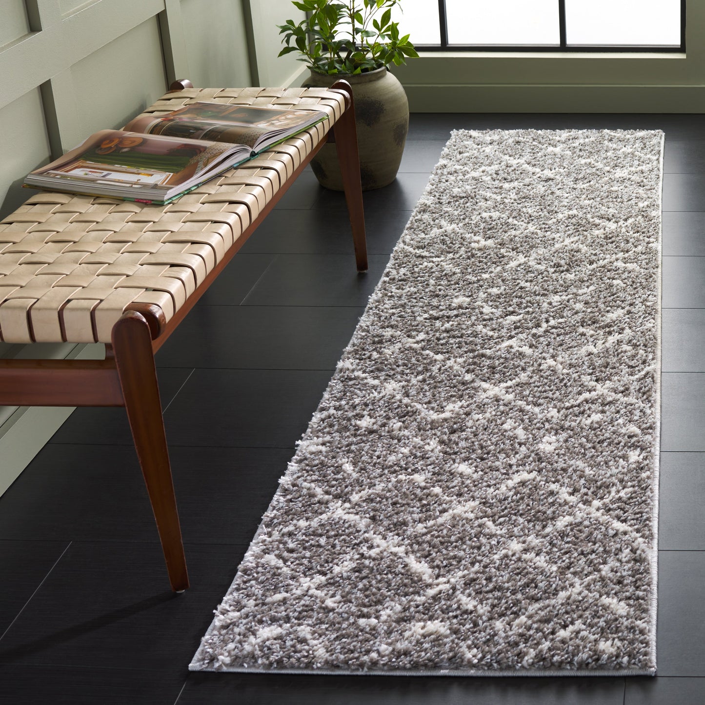 SAFAVIEH Arizona Shag Ghinwa 1.2-inch Thick Rug