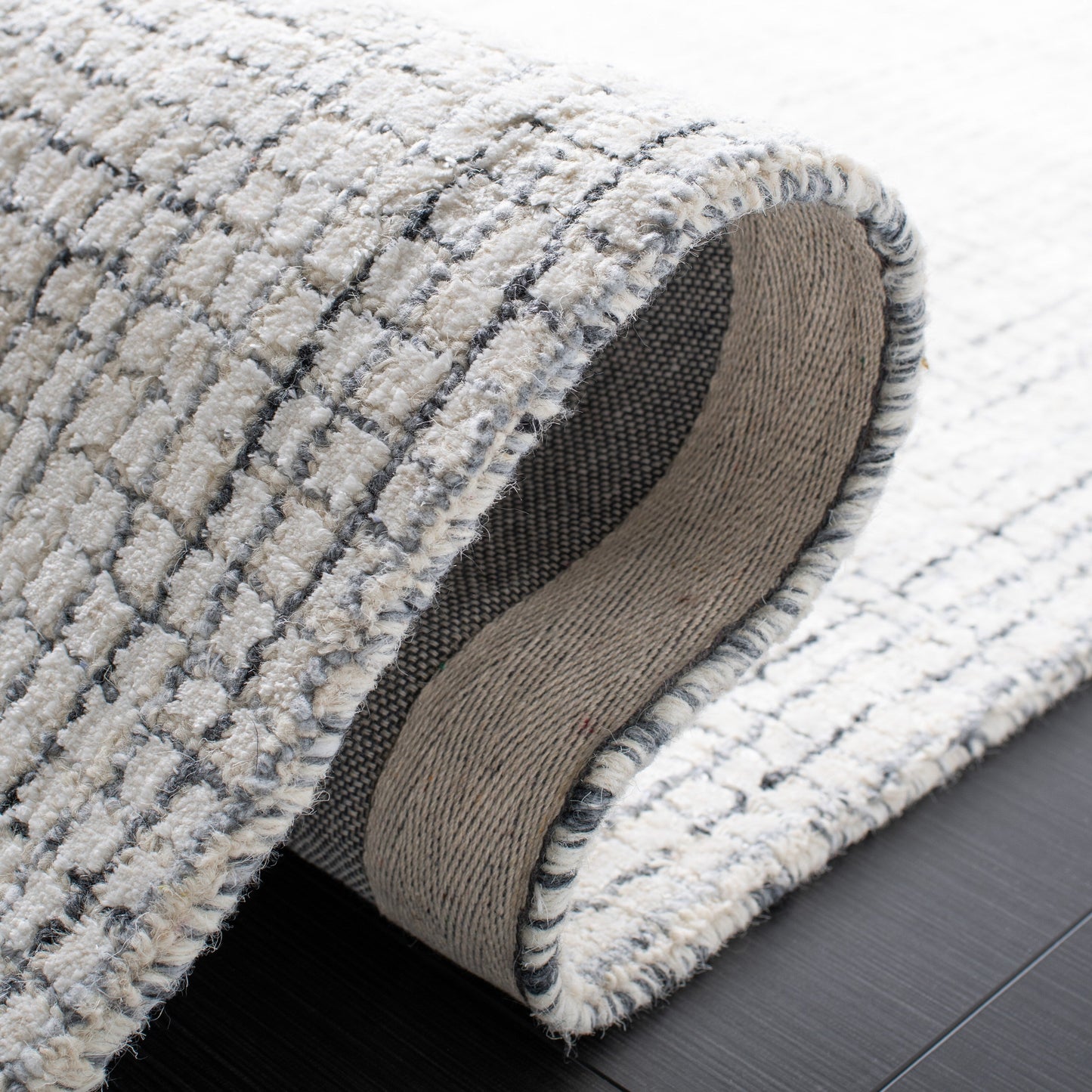 SAFAVIEH Handmade Abstract Marikka Modern Viscose Rug