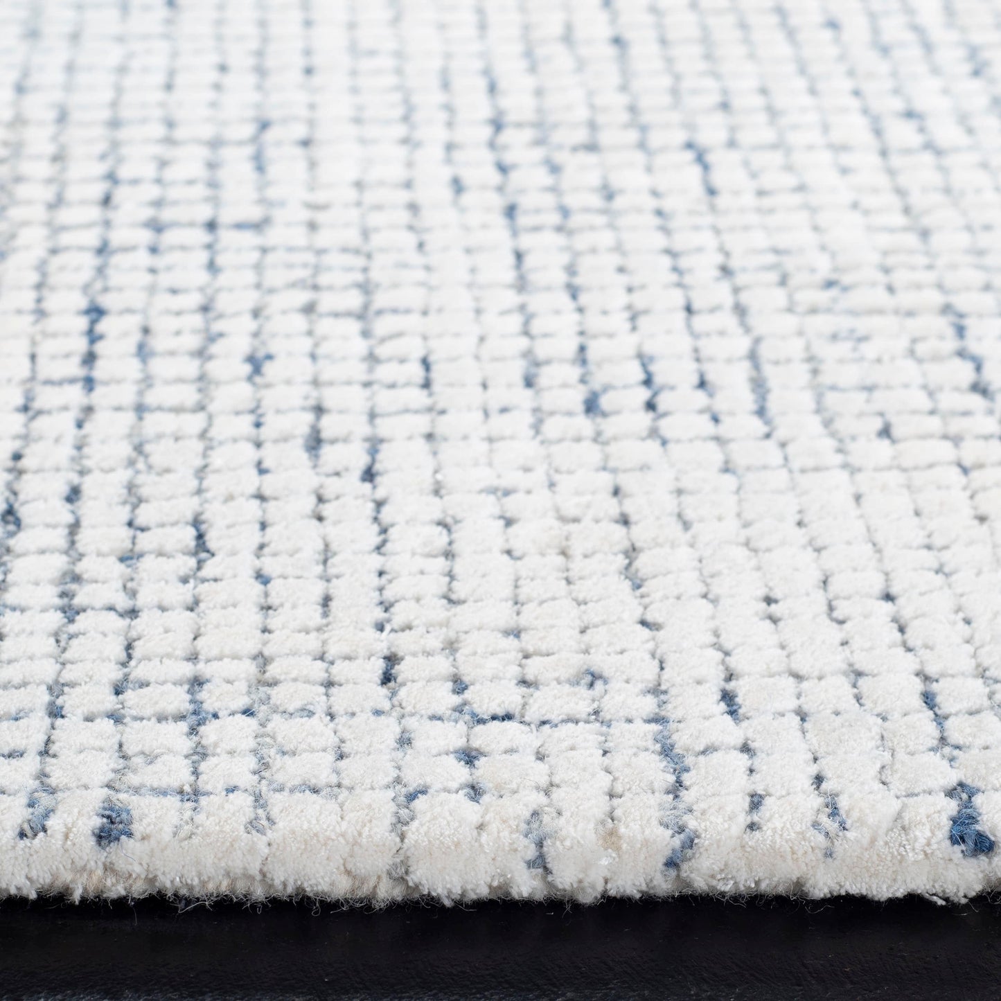 SAFAVIEH Handmade Abstract Marikka Modern Viscose Rug