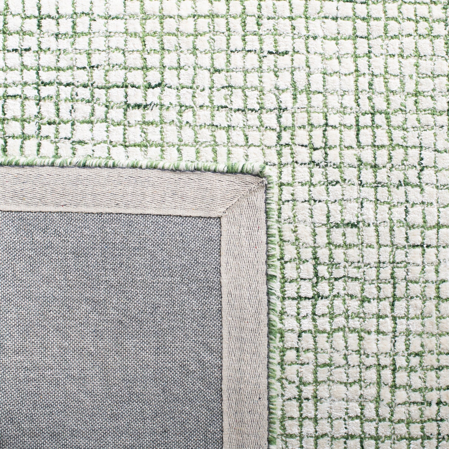 SAFAVIEH Handmade Abstract Marikka Modern Viscose Rug